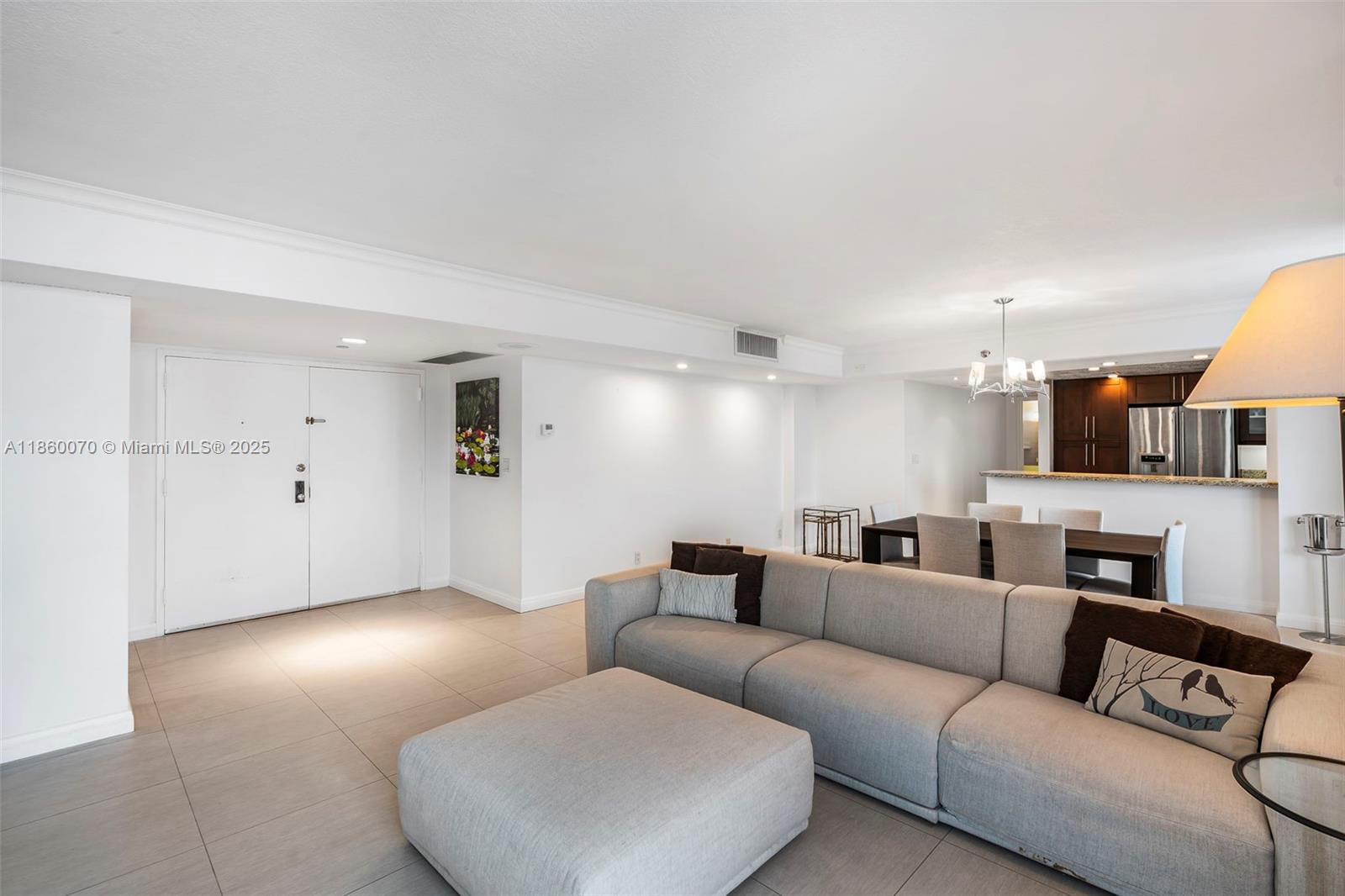 2401 Collins Ave 1808