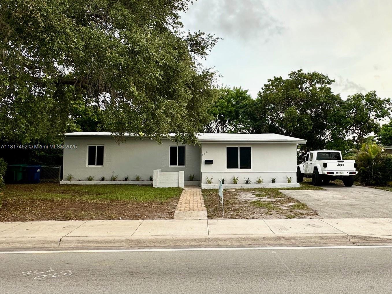 550 Nw 199th St, Miami Gardens, Broward County, Florida - 3 Bedrooms  
2 Bathrooms - 