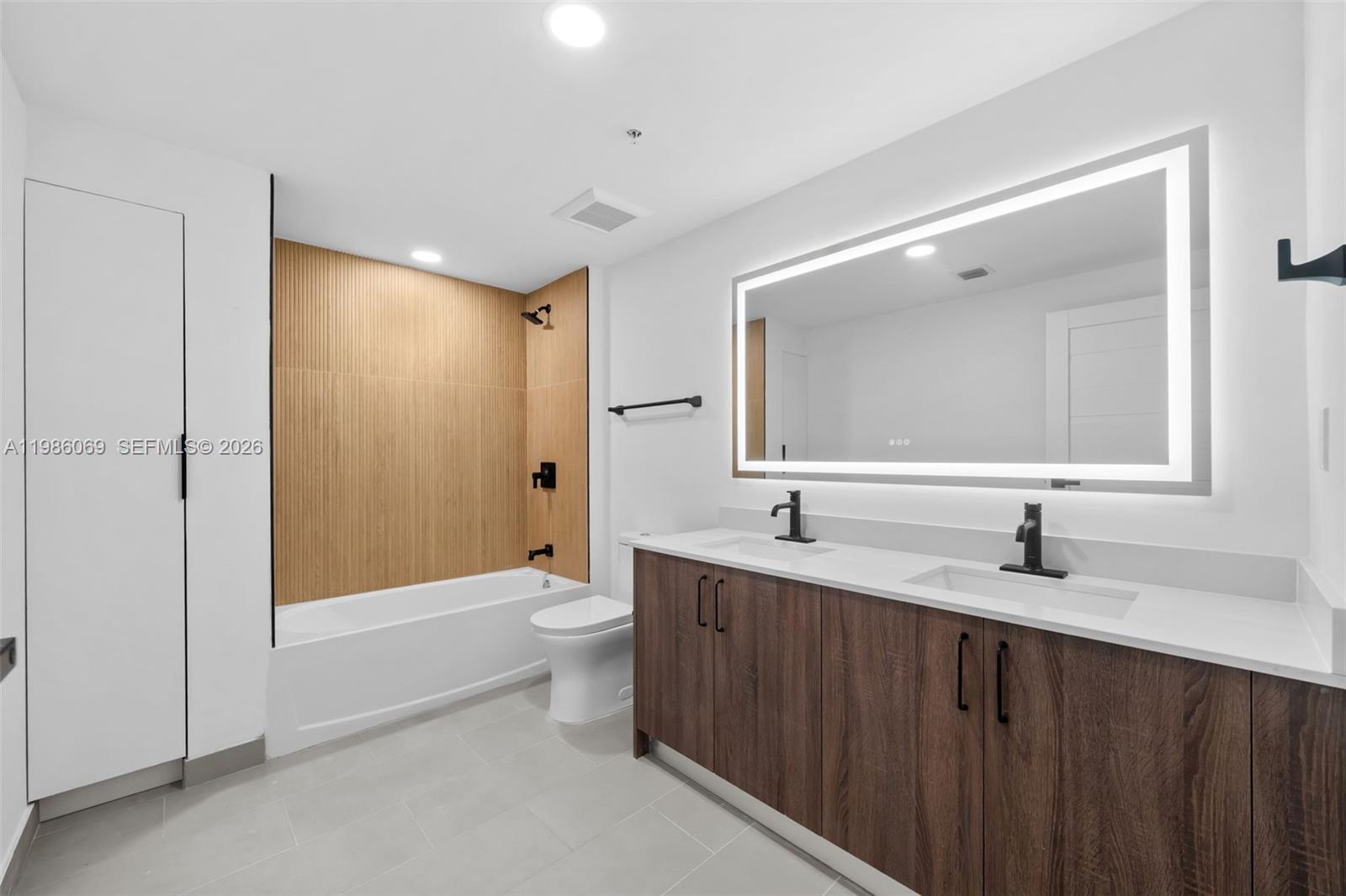 Aventura Quattro - Residential Lease