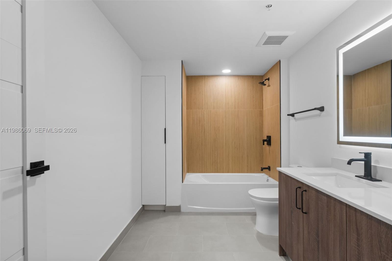 Aventura Quattro - Residential Lease