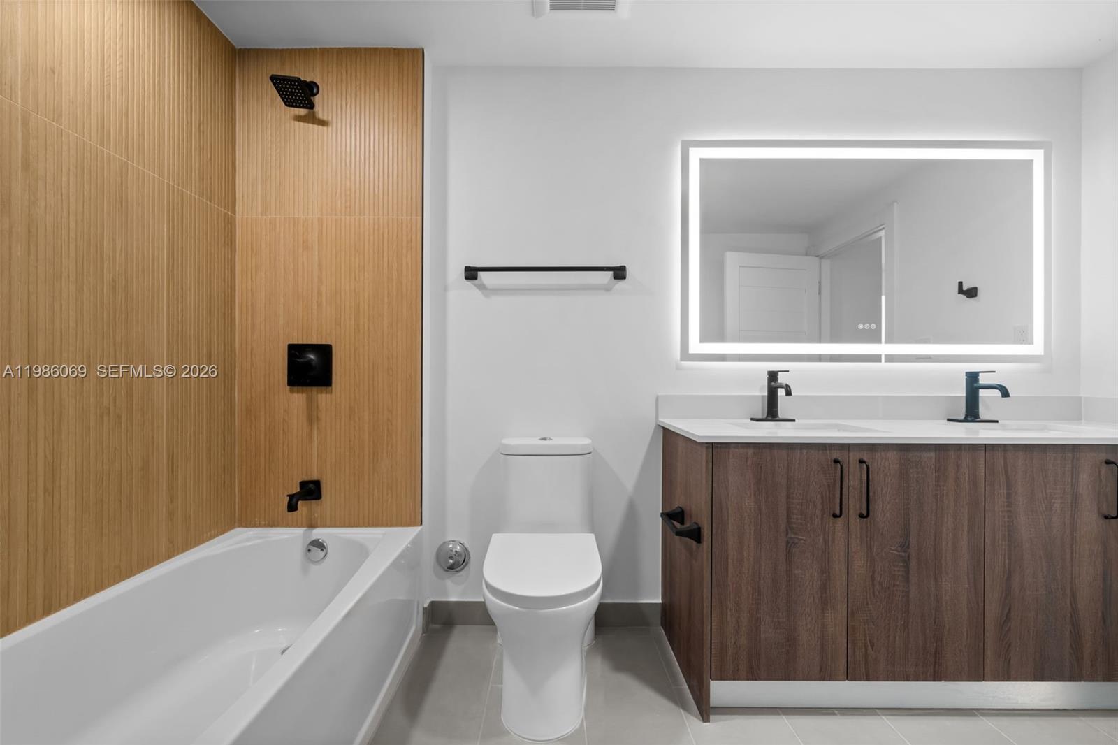 Aventura Quattro - Residential Lease