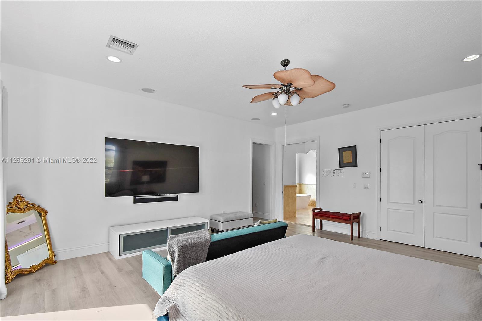 LAKE ESTATES - Residential