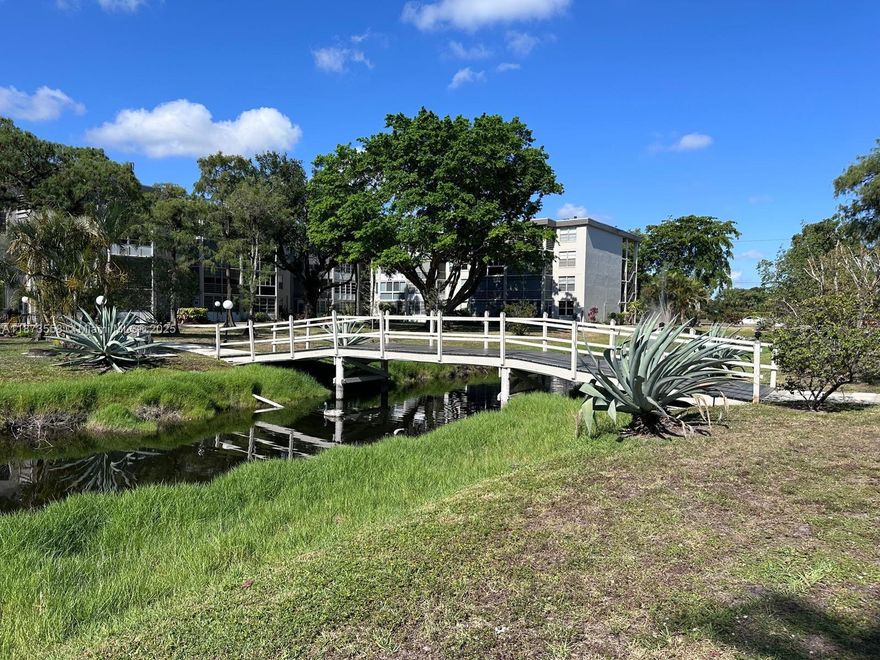 Welcome to modern comfort at Cypress Chase! This beautifully upgraded condo offers a fresh, stylish living space with newly remodeled bathrooms and a modern kitchen featuring stainless steel appliances. The entire home is finished with elegant porcelain tile flooring for a sleek, clean look. Enjoy the extra space with a pleasant garden view, perfect for a home office or creative studio. Your furry friend is welcome! Don’t miss this peaceful and move-in-ready home—perfect for relaxed living!