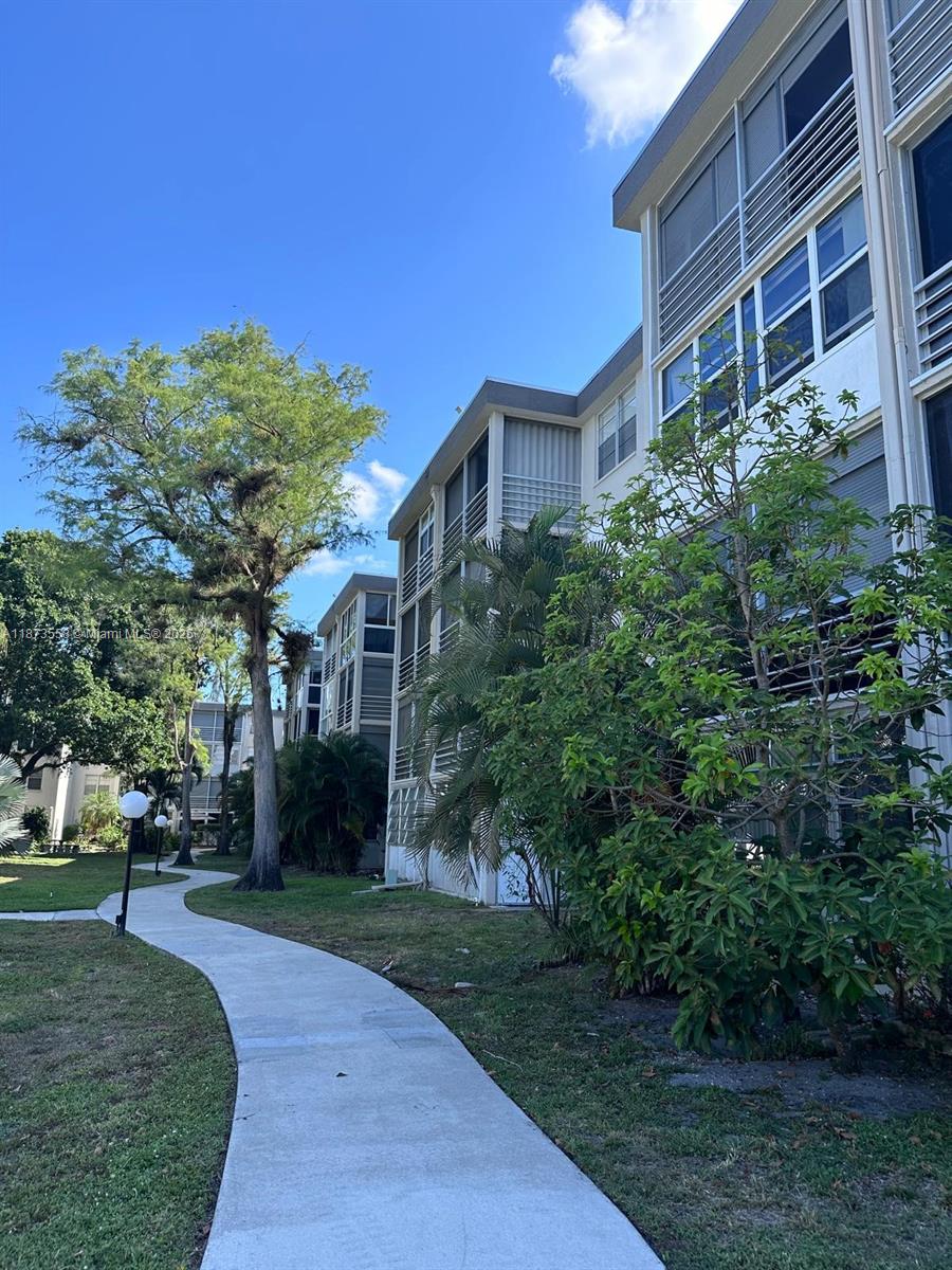 CYPRESS CHASE CONDO NO 3 - Residential