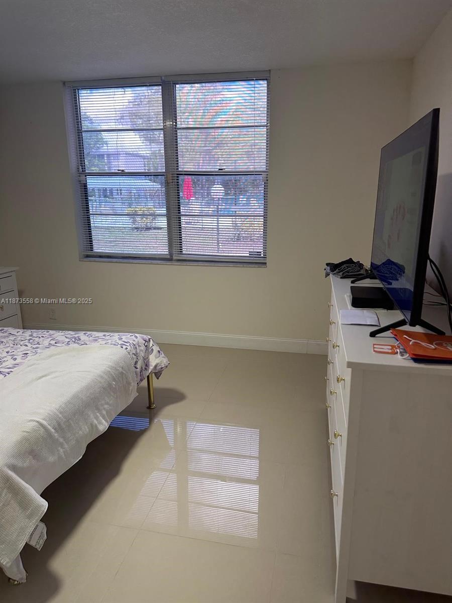 CYPRESS CHASE CONDO NO 3 - Residential