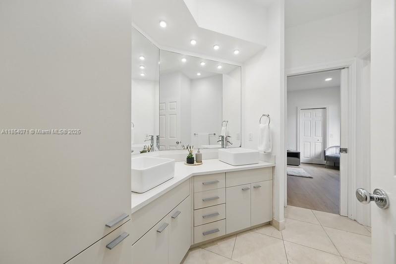 SECTOR 7 - - Residential Lease