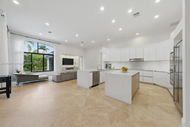 SECTOR 7 - - Residential Lease