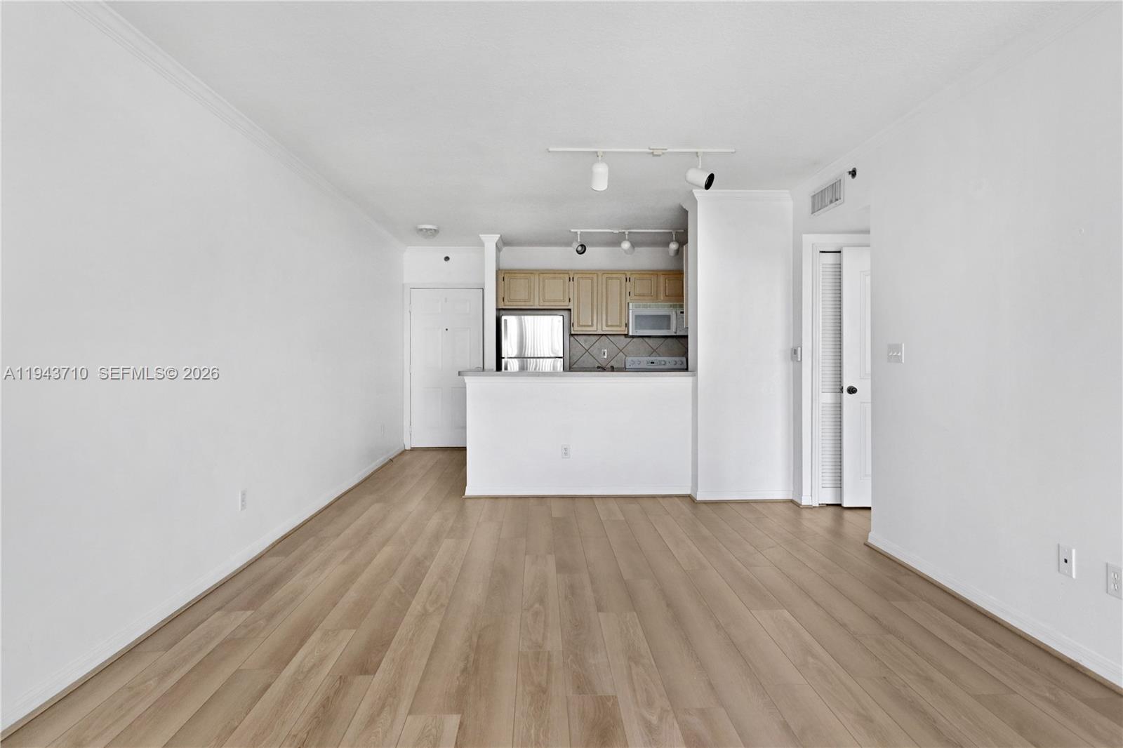 DA VINCI ON DOUGLAS CONDO - Residential