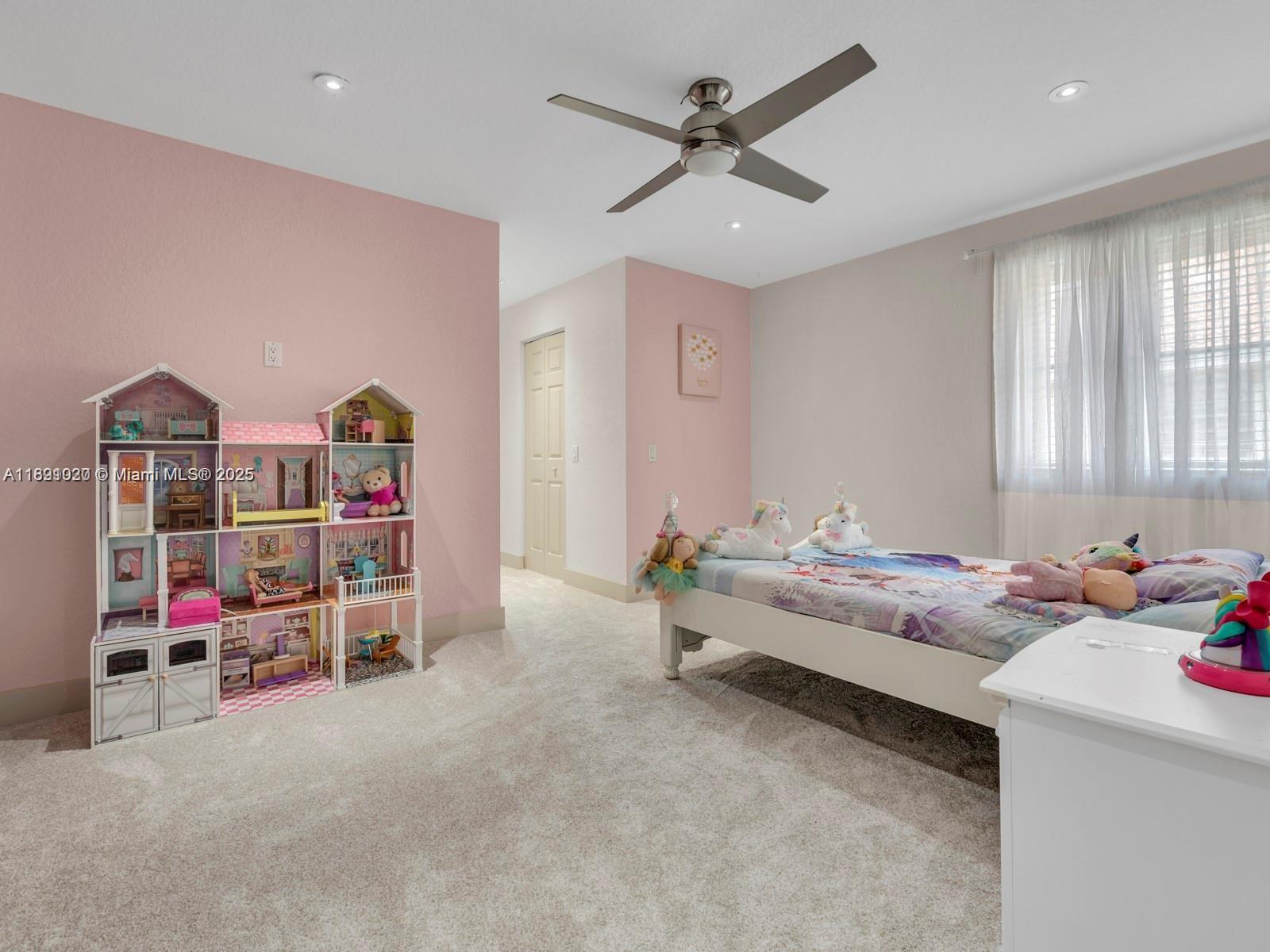 WESTON HILLS - Residential