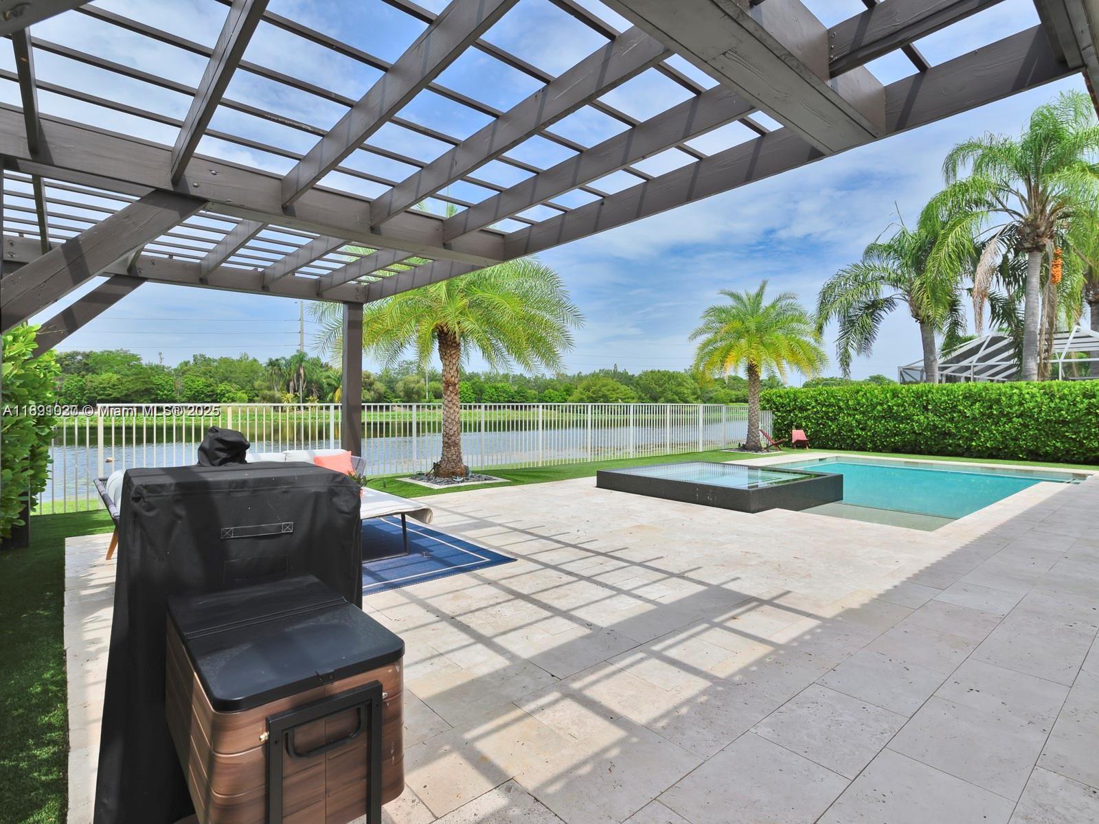 WESTON HILLS - Residential