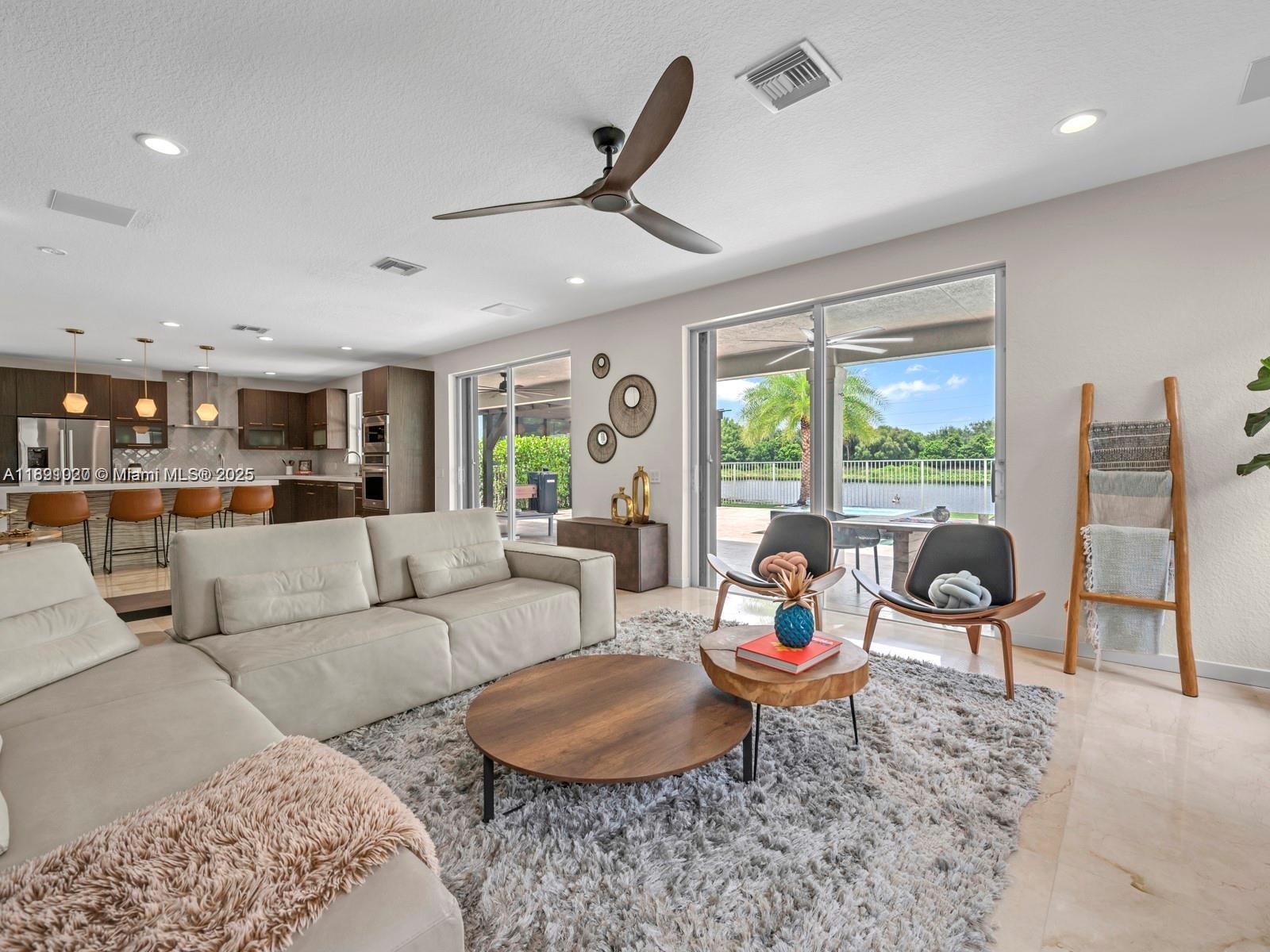 WESTON HILLS - Residential
