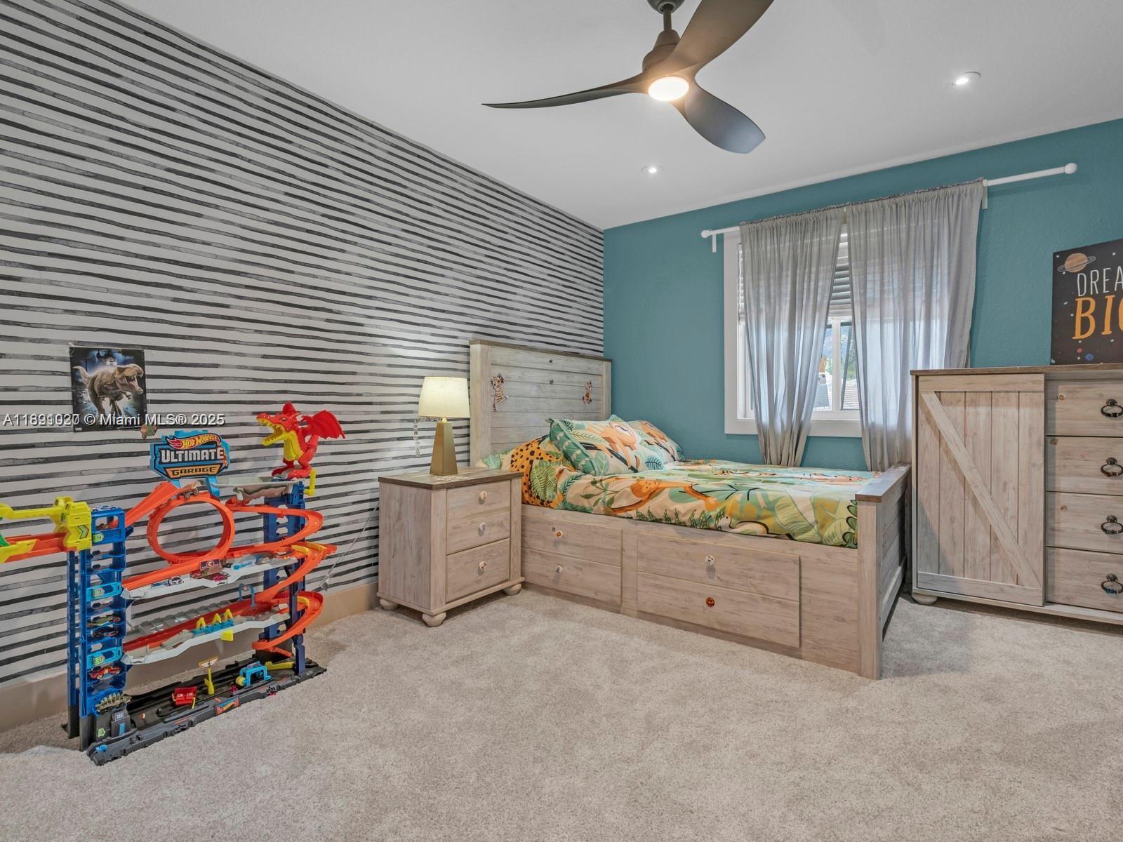 WESTON HILLS - Residential