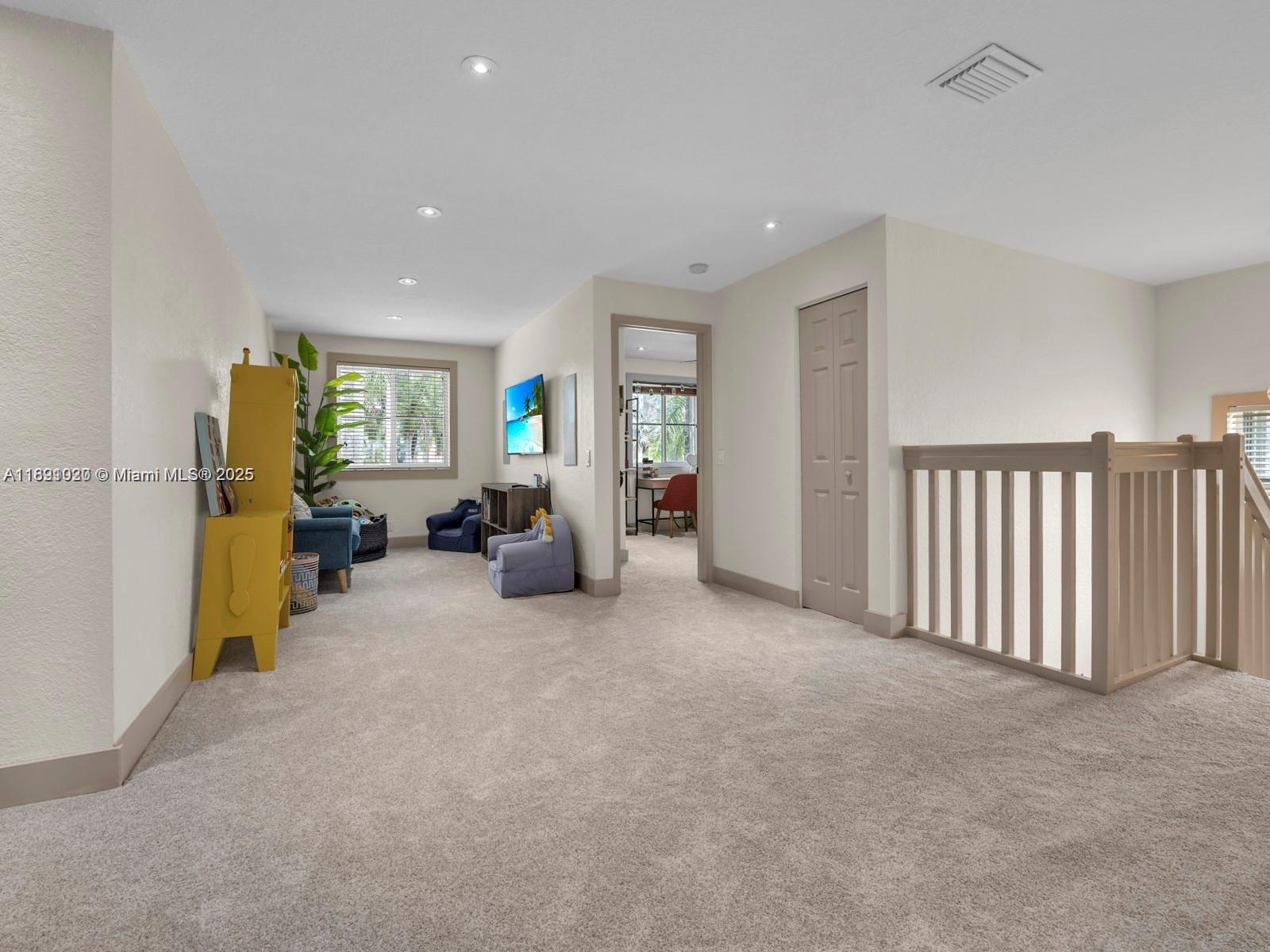 WESTON HILLS - Residential