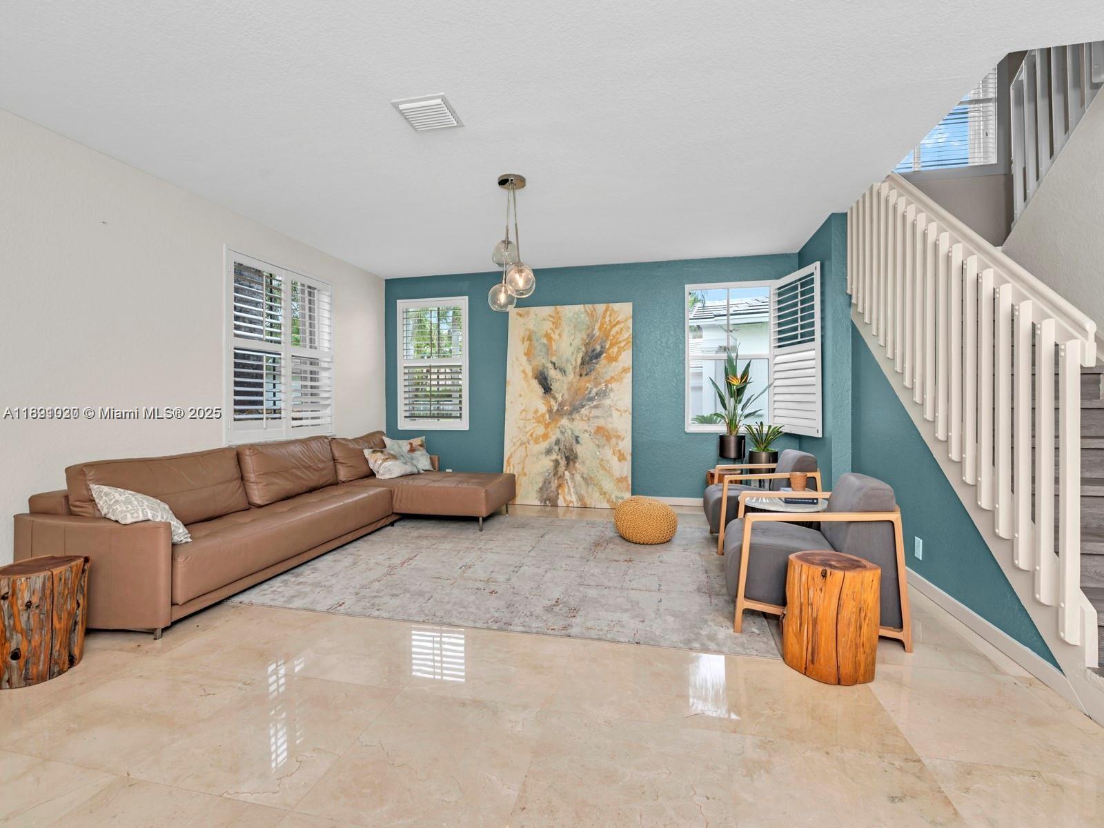 WESTON HILLS - Residential