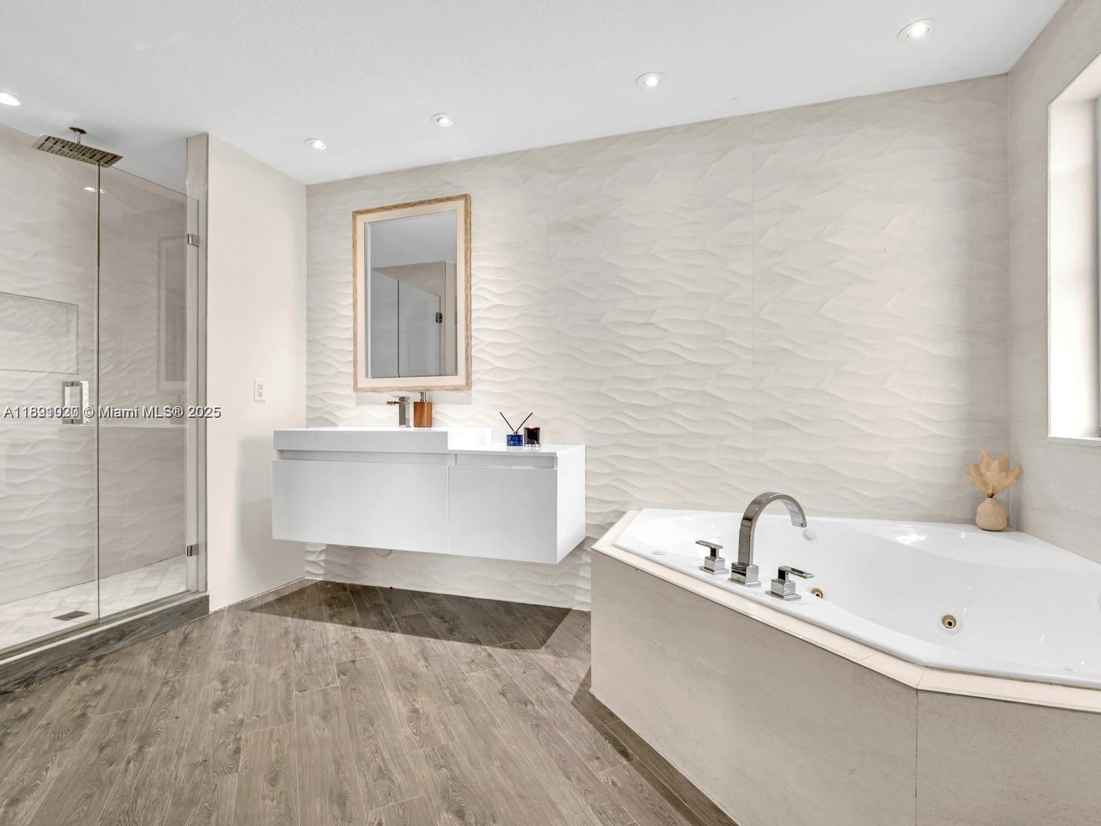 WESTON HILLS - Residential