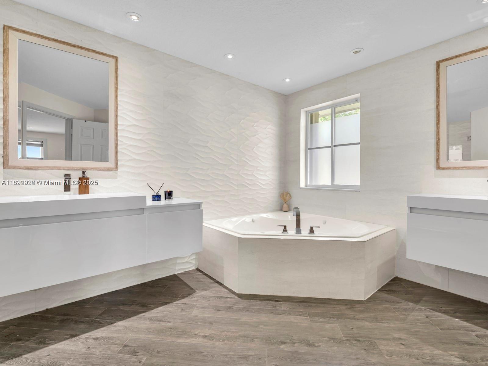 WESTON HILLS - Residential