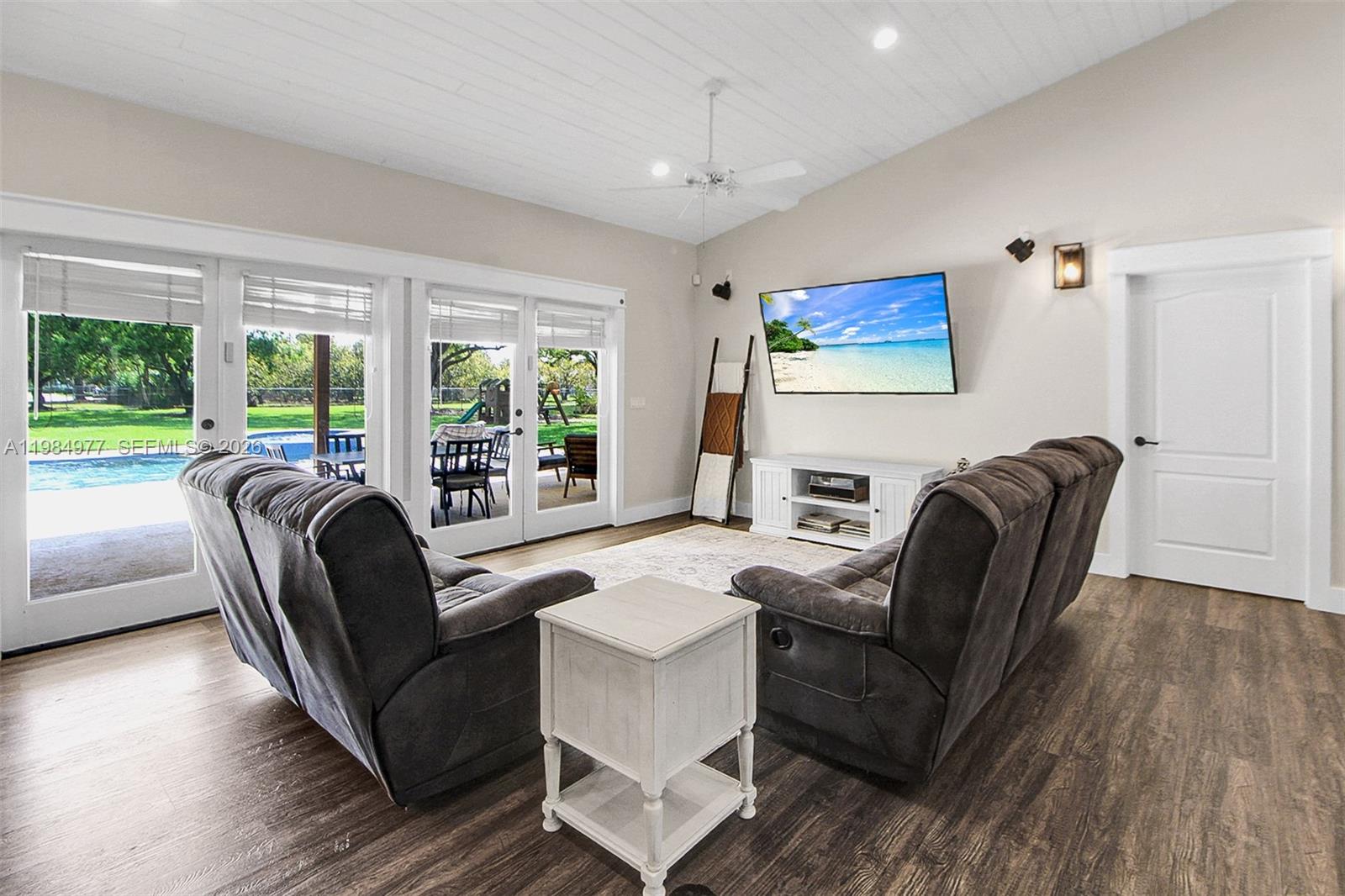 THE REDLANDS SEC 1 - Residential