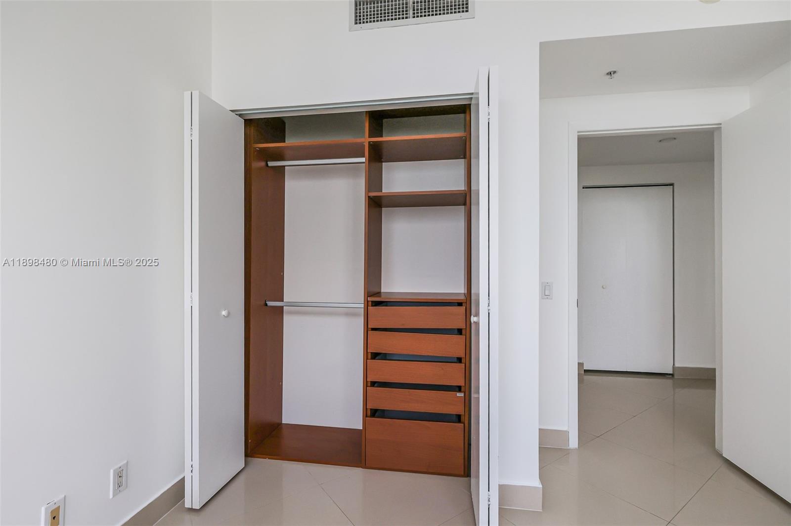 BLUE BAY TOWER CONDO - Residential Lease