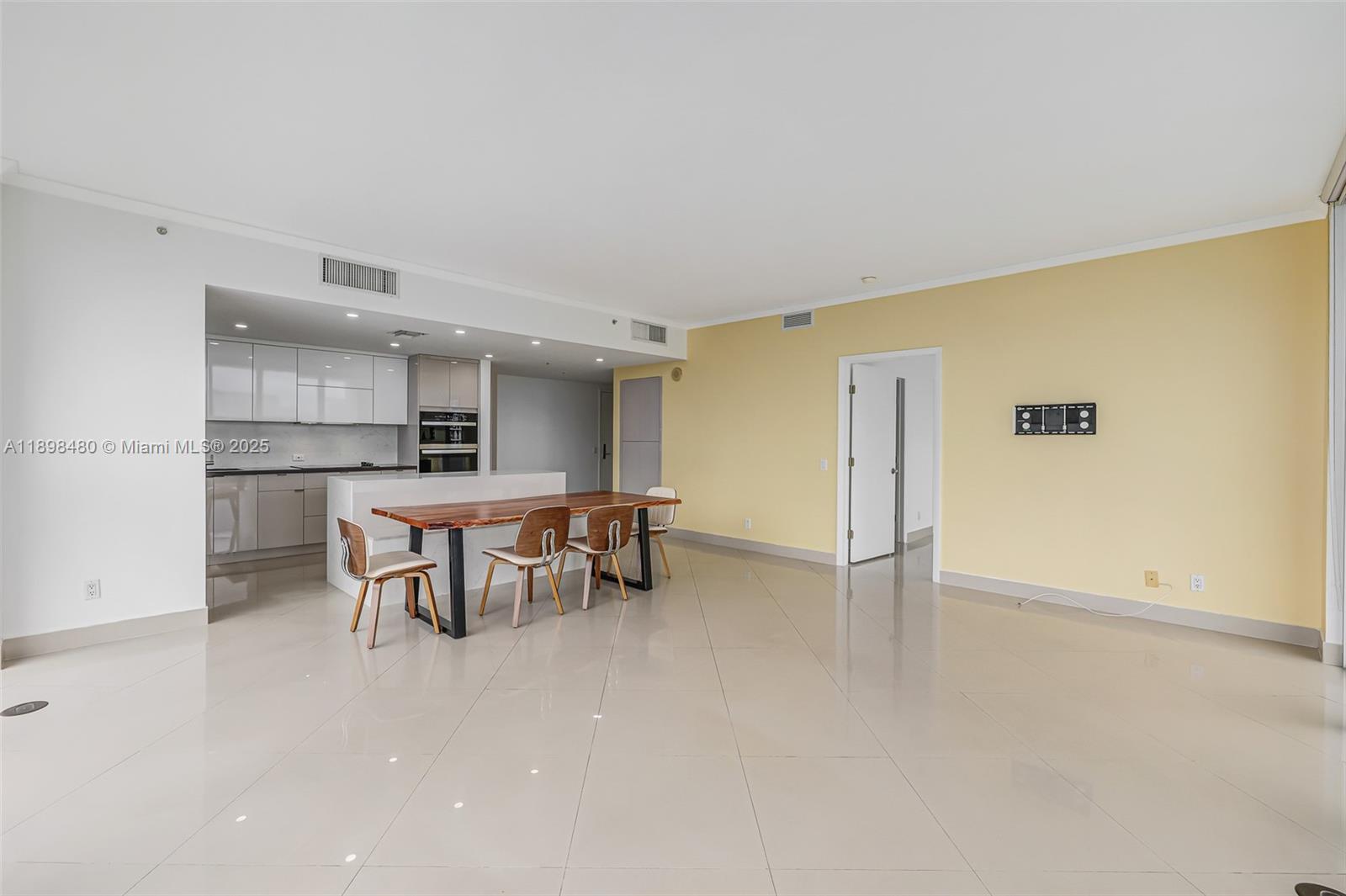 BLUE BAY TOWER CONDO - Residential Lease