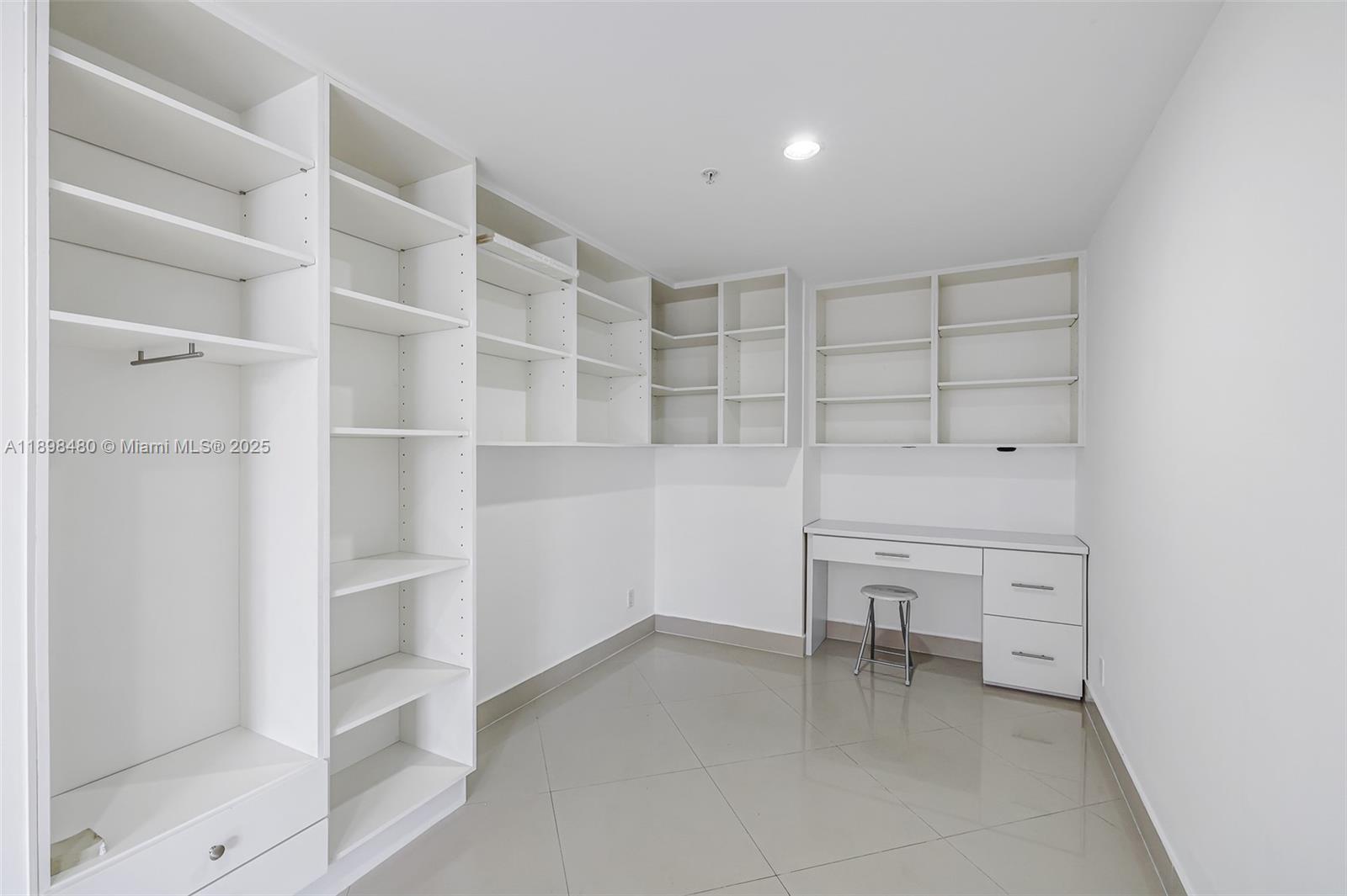 BLUE BAY TOWER CONDO - Residential Lease