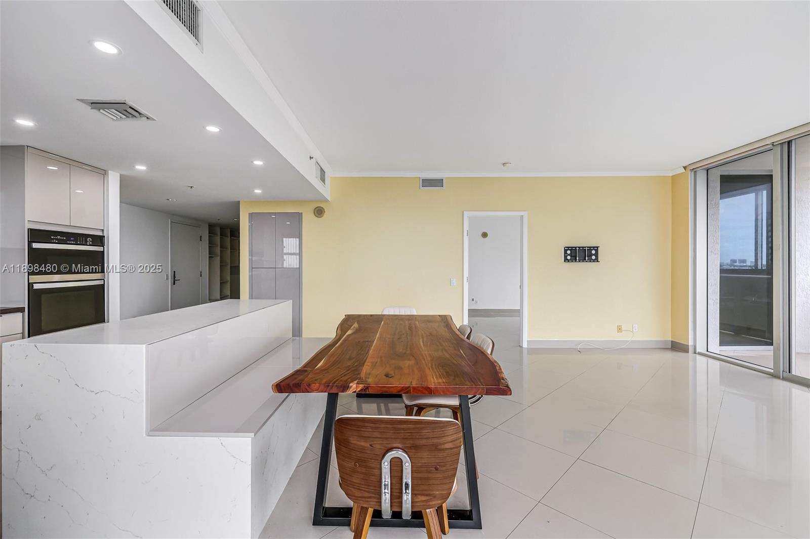 BLUE BAY TOWER CONDO - Residential Lease