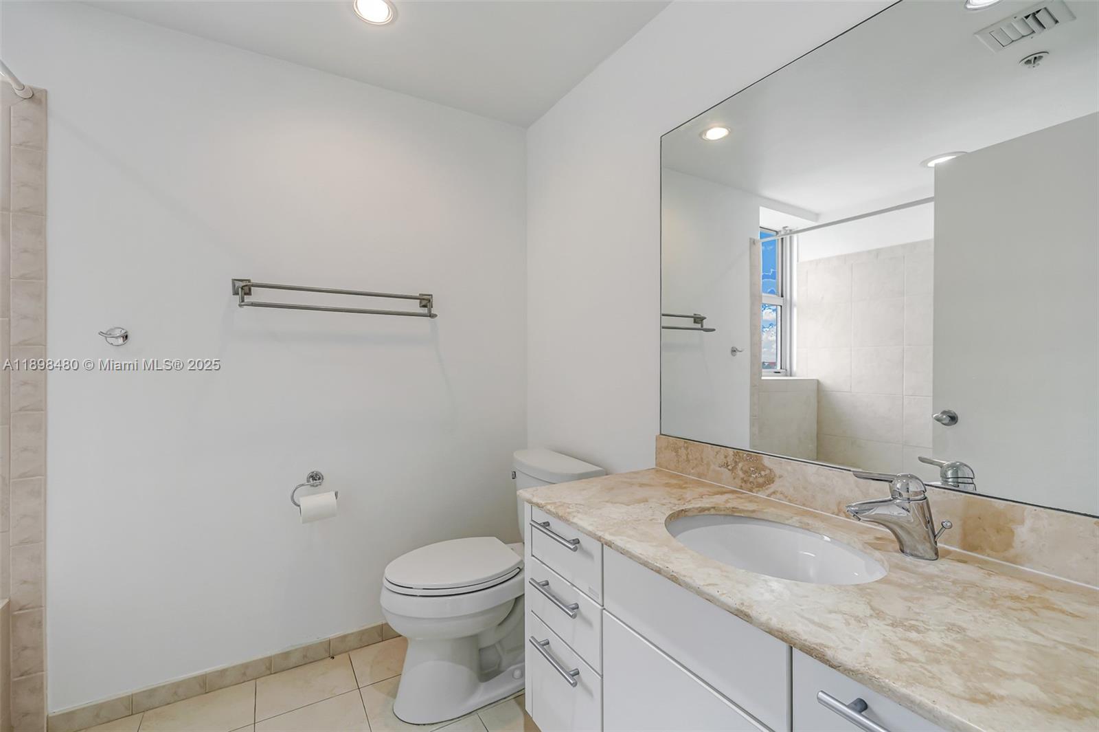 BLUE BAY TOWER CONDO - Residential Lease