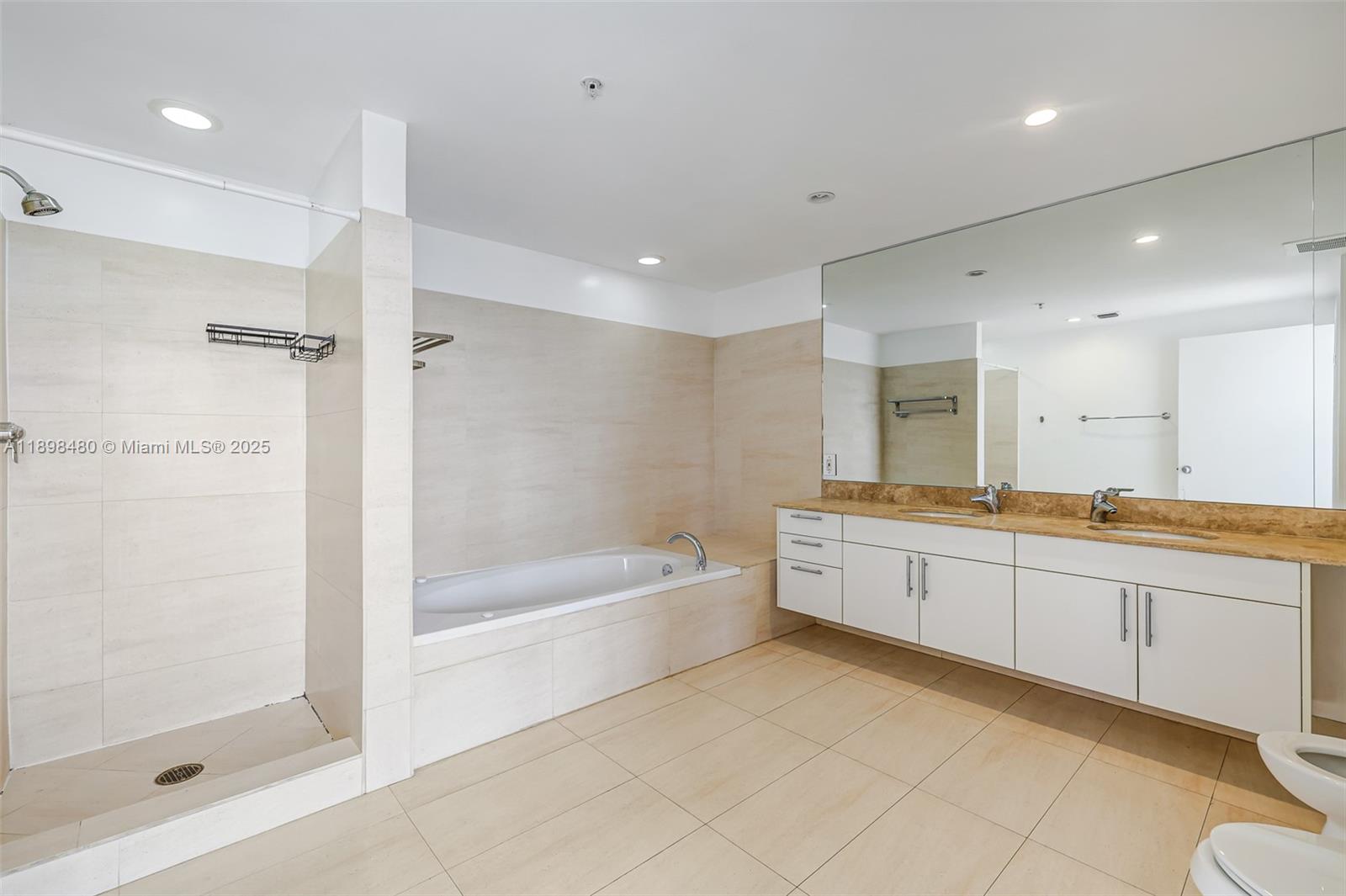 BLUE BAY TOWER CONDO - Residential Lease