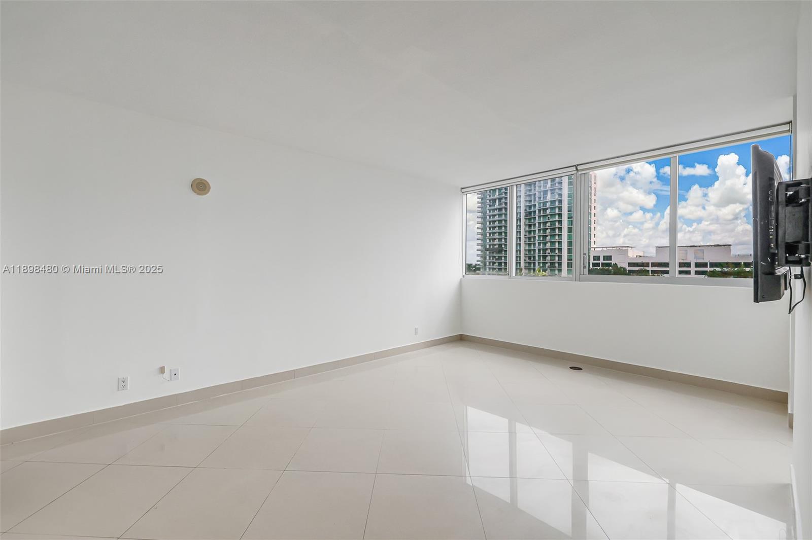 BLUE BAY TOWER CONDO - Residential Lease