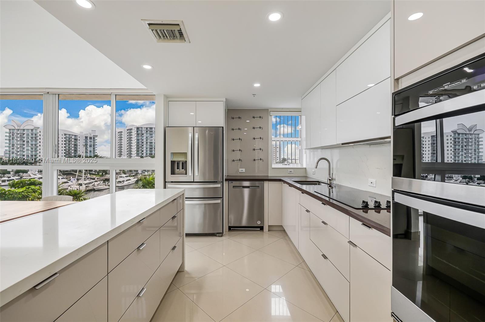 BLUE BAY TOWER CONDO - Residential Lease