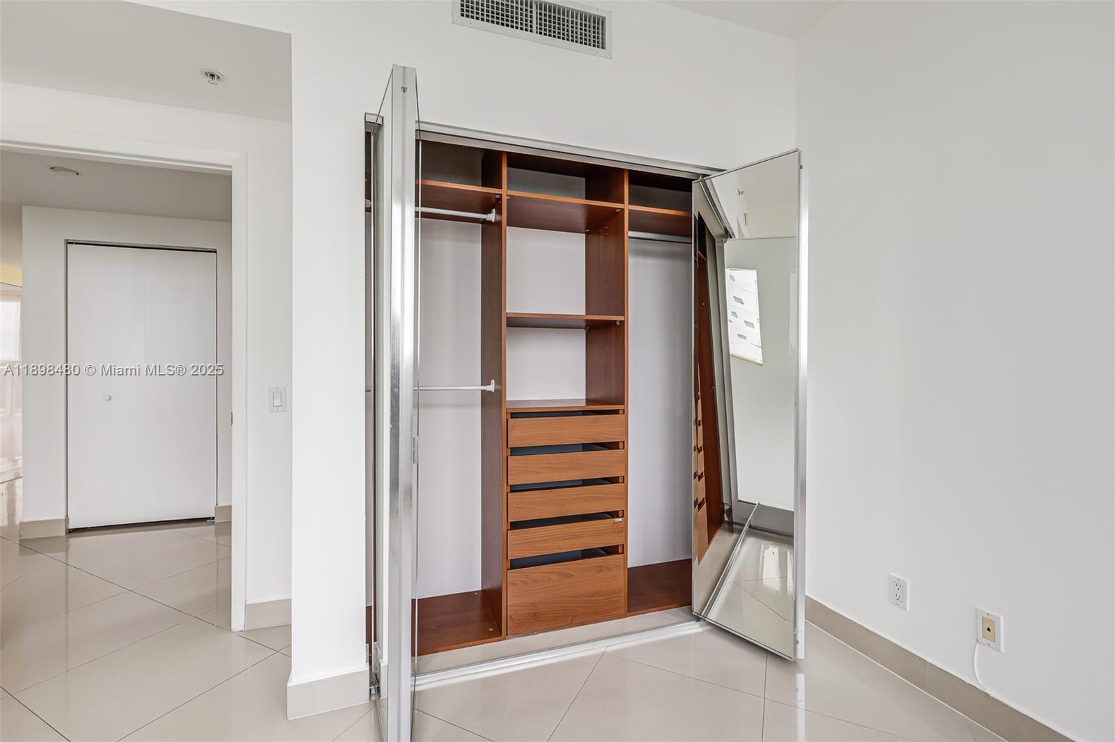 BLUE BAY TOWER CONDO - Residential Lease