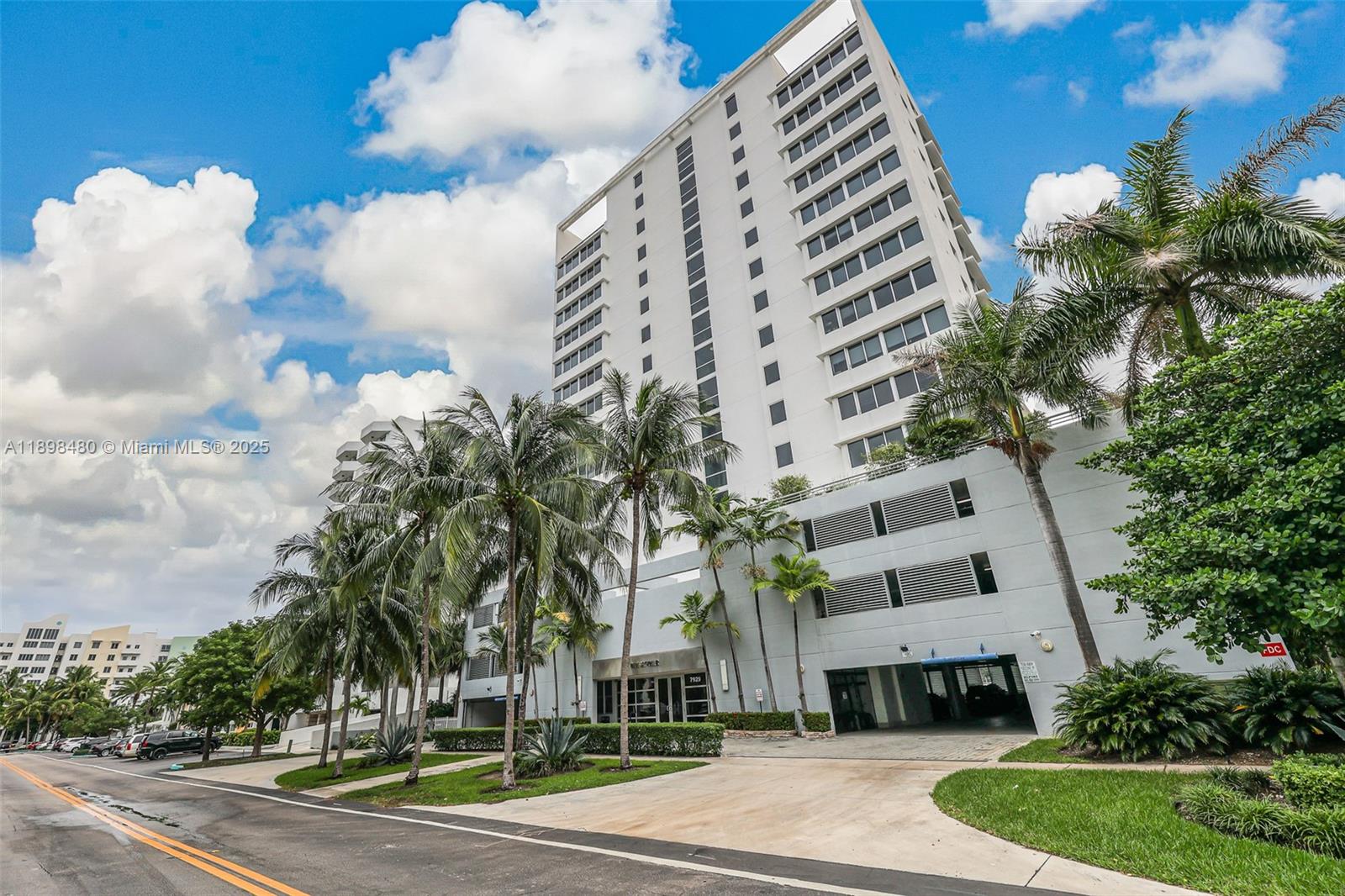 BLUE BAY TOWER CONDO - Residential Lease