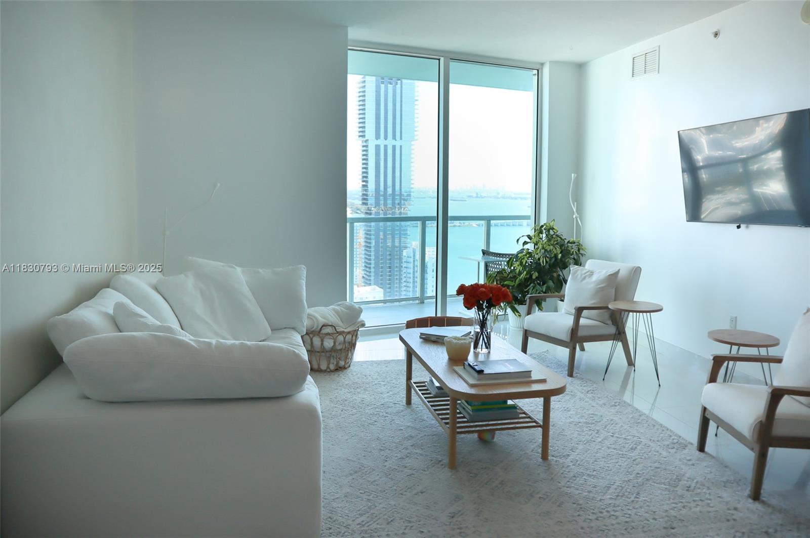1900 N Bayshore Dr 3804