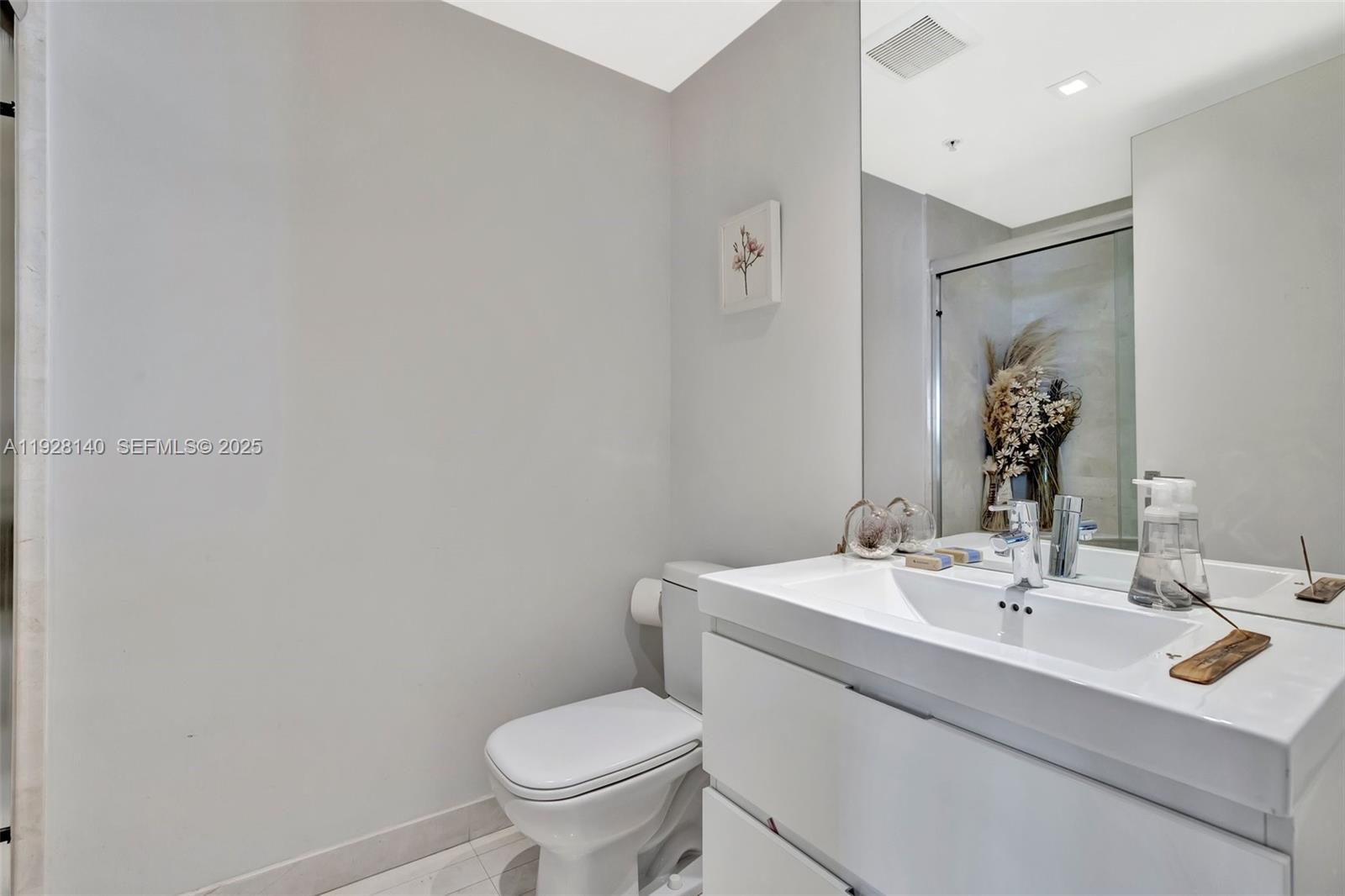 MARINA PALMS RESIDENCES - Residential Lease