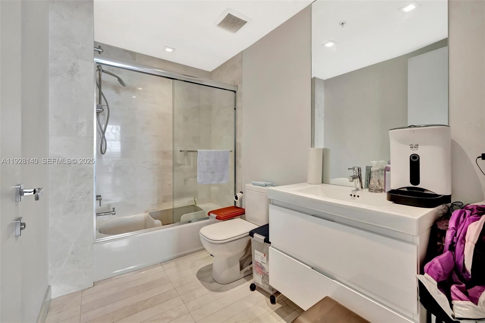 MARINA PALMS RESIDENCES - Residential Lease