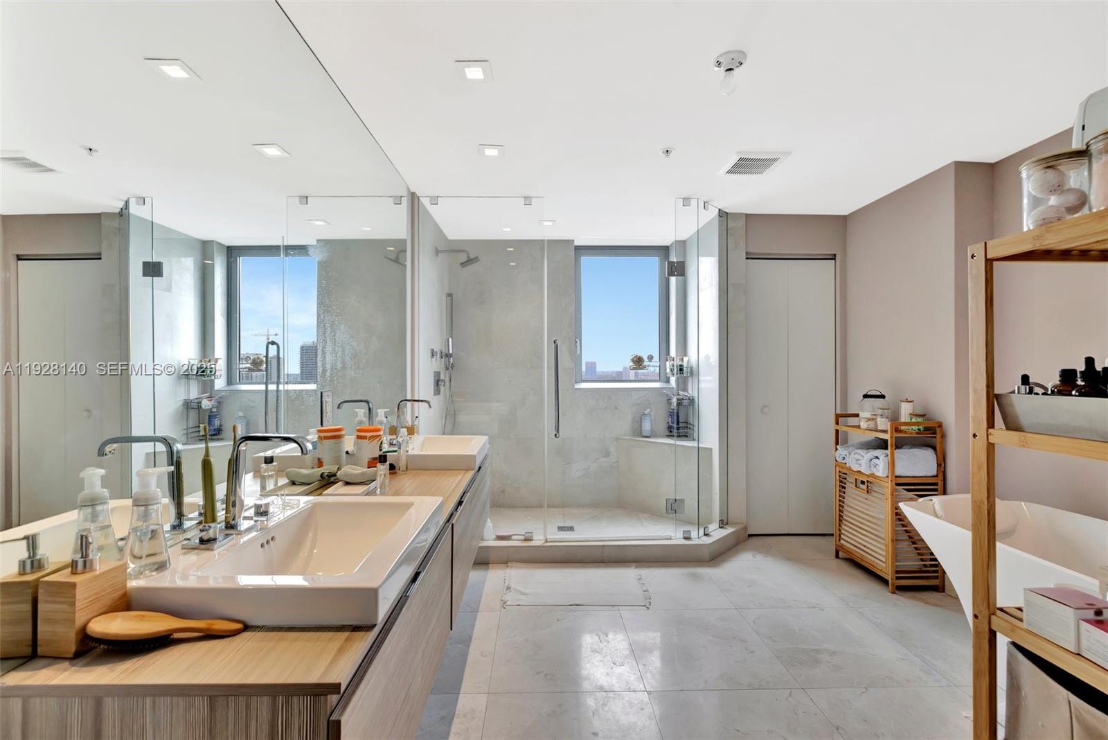 MARINA PALMS RESIDENCES - Residential Lease