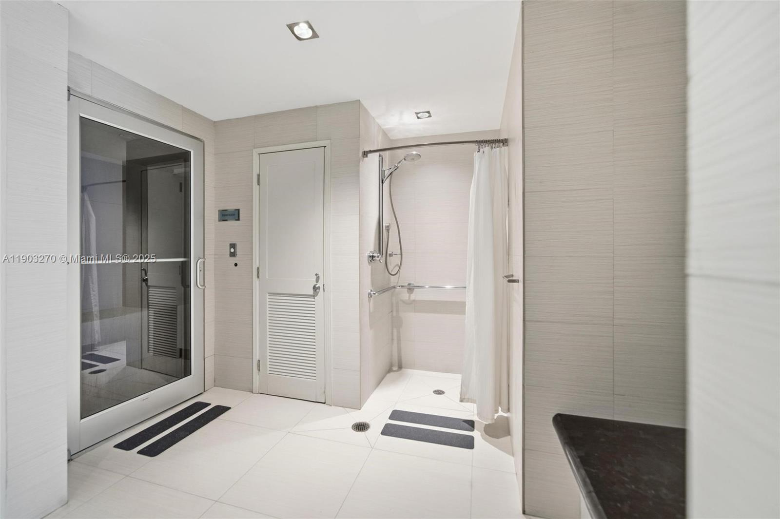 THE PLAZA 901 BRICKELL CO - Residential Lease