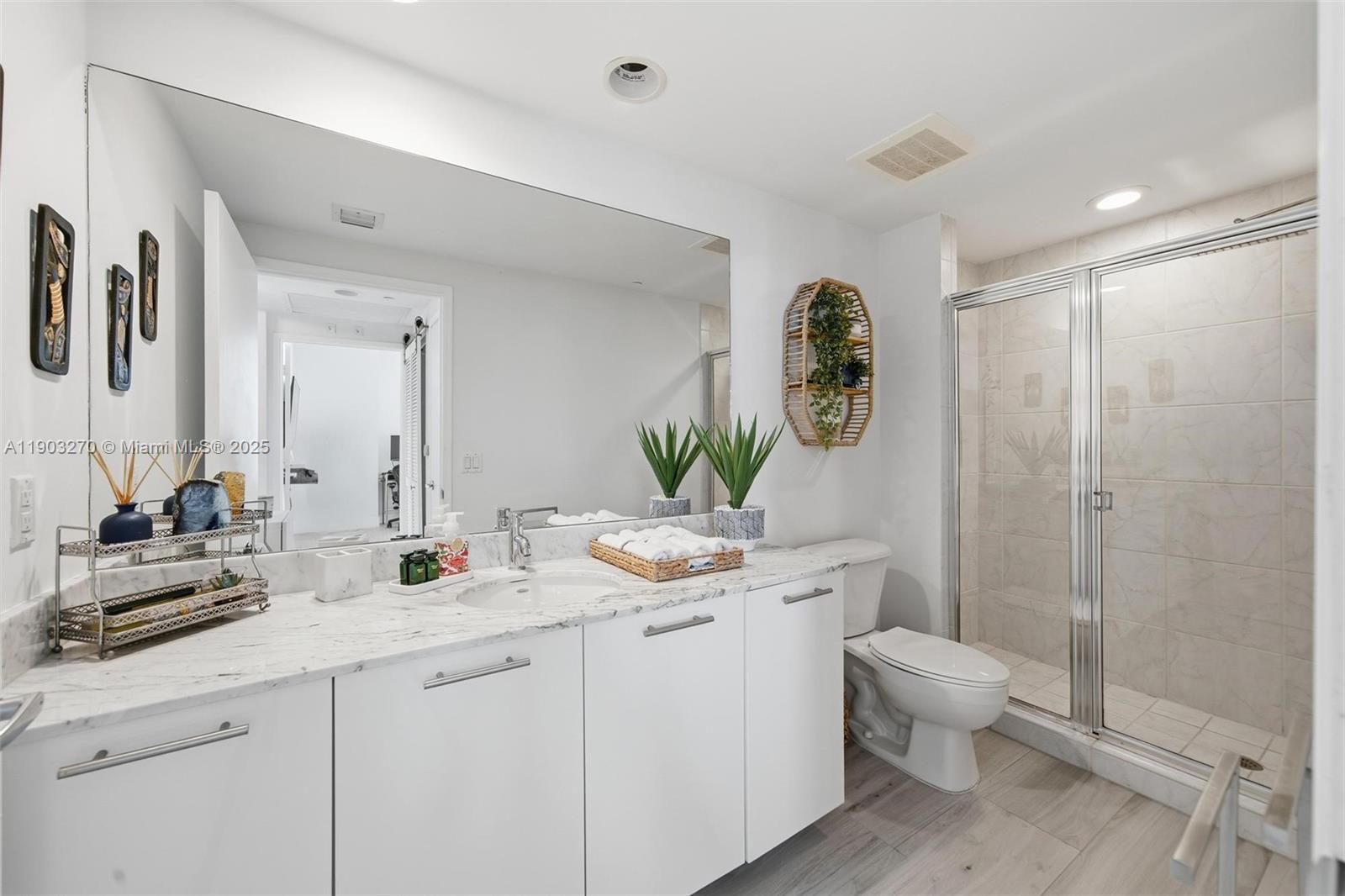 THE PLAZA 901 BRICKELL CO - Residential Lease