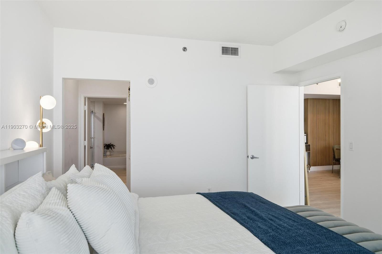 THE PLAZA 901 BRICKELL CO - Residential Lease