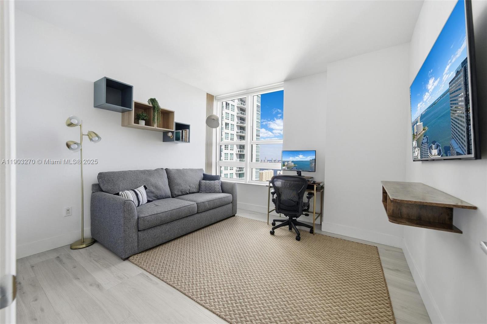 THE PLAZA 901 BRICKELL CO - Residential Lease