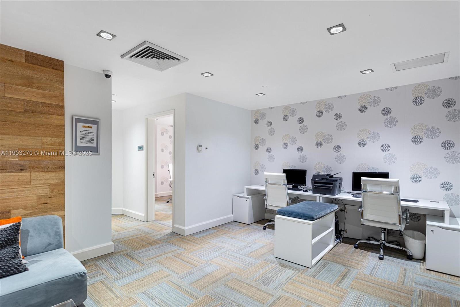 THE PLAZA 901 BRICKELL CO - Residential Lease