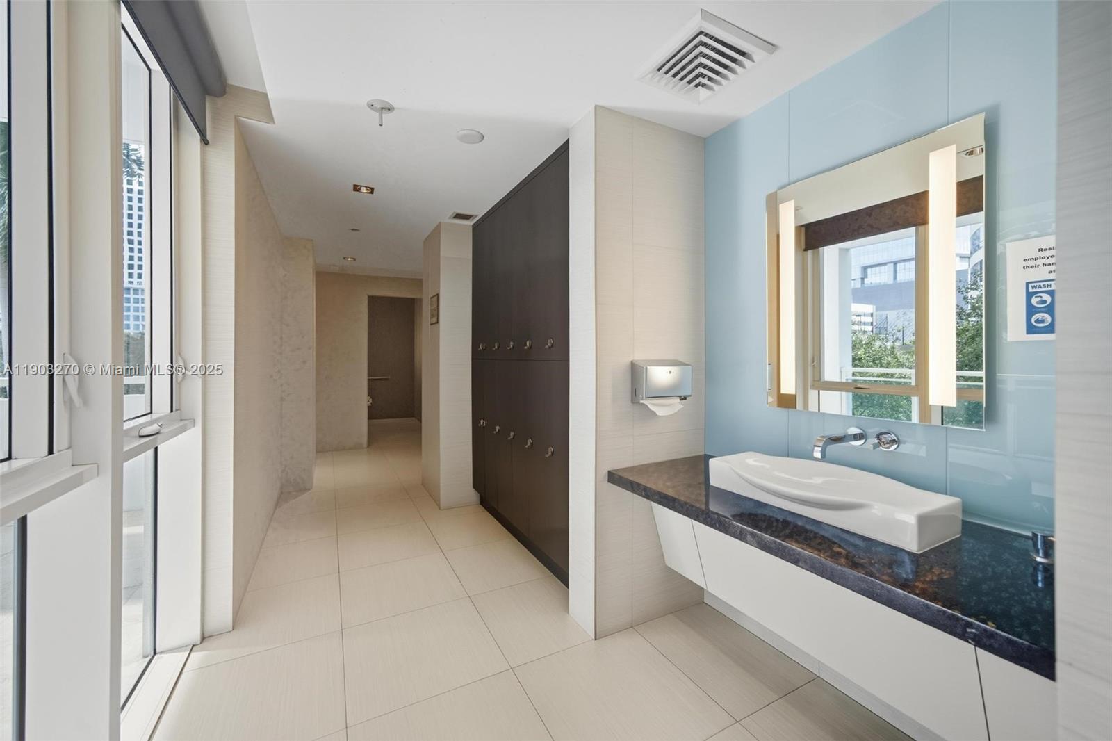 THE PLAZA 901 BRICKELL CO - Residential Lease