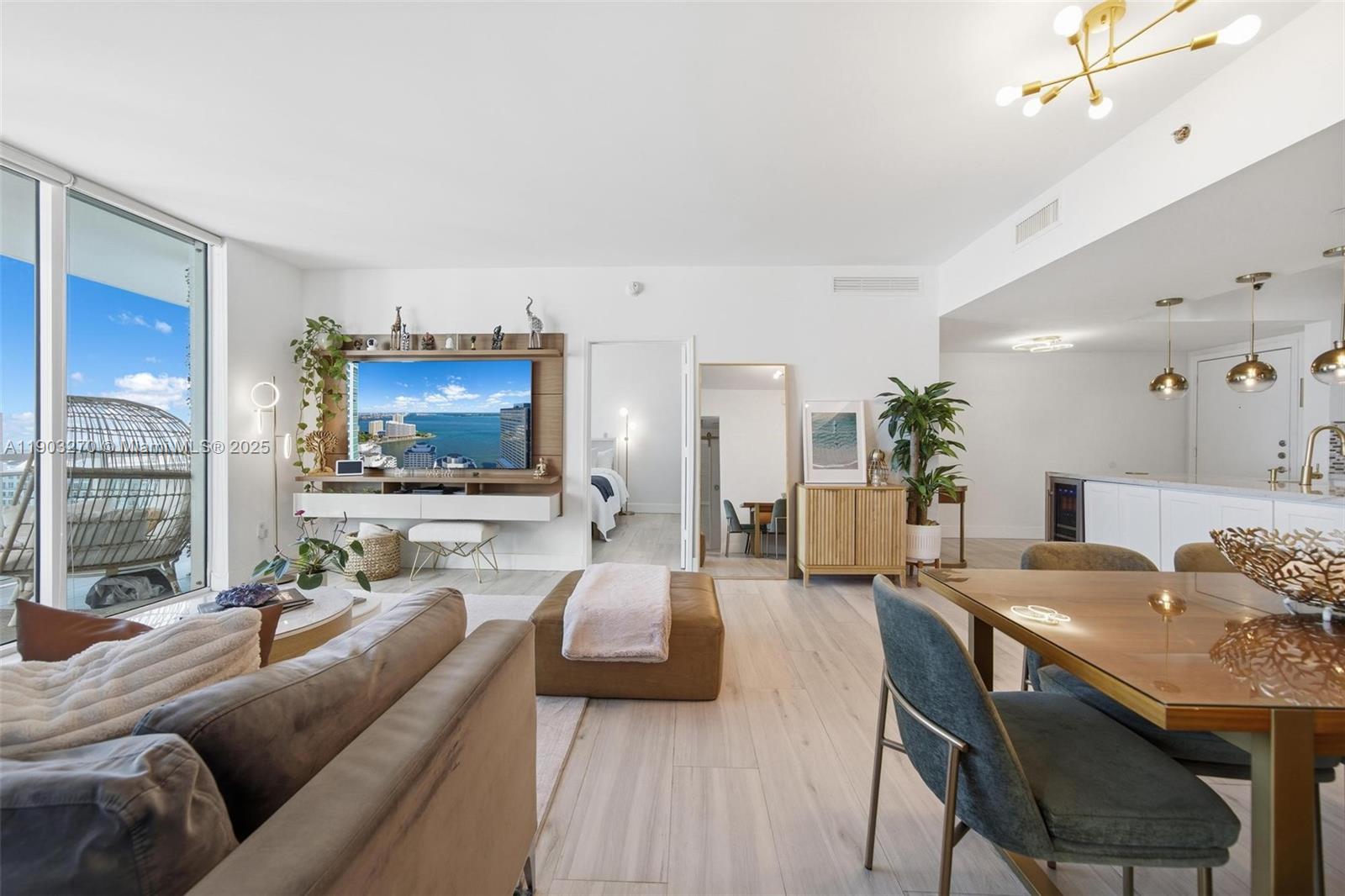 THE PLAZA 901 BRICKELL CO - Residential Lease