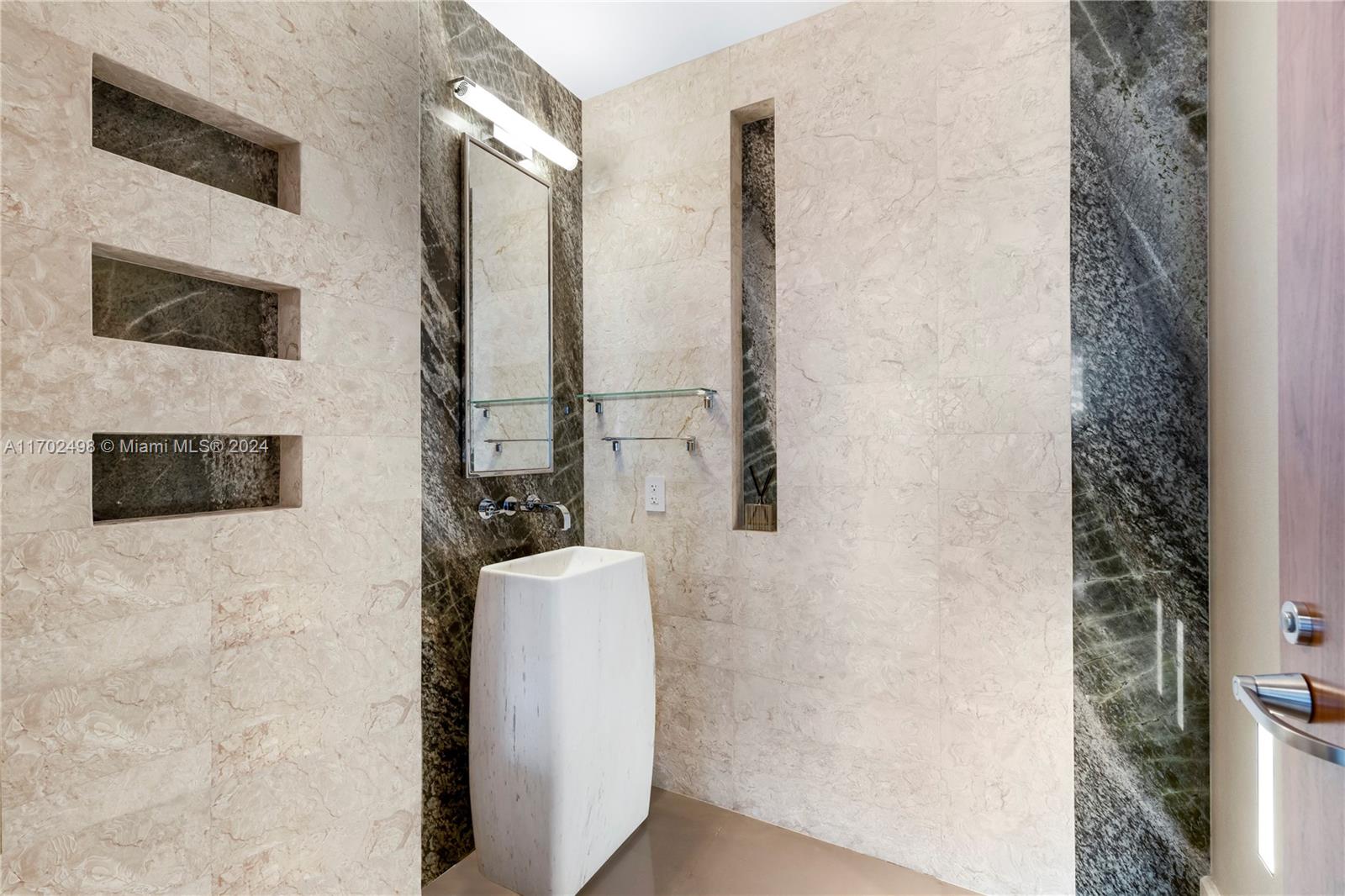 Four Seasons Residences - Residential