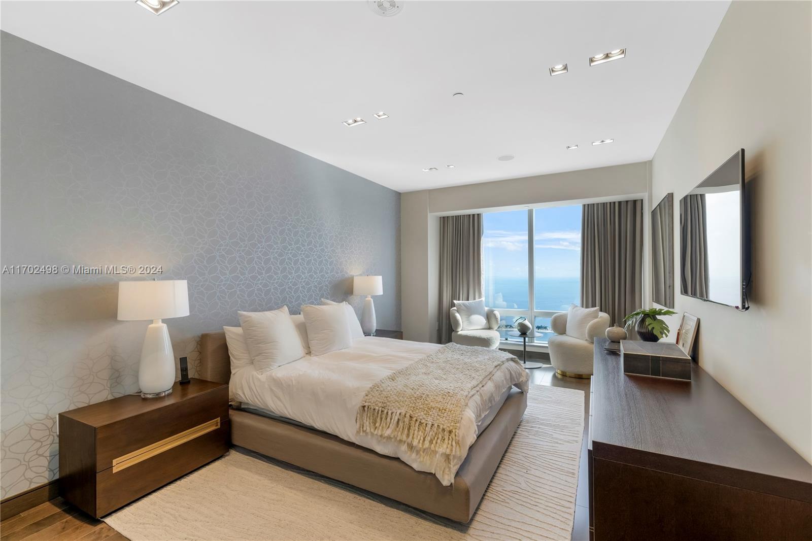 Four Seasons Residences - Residential