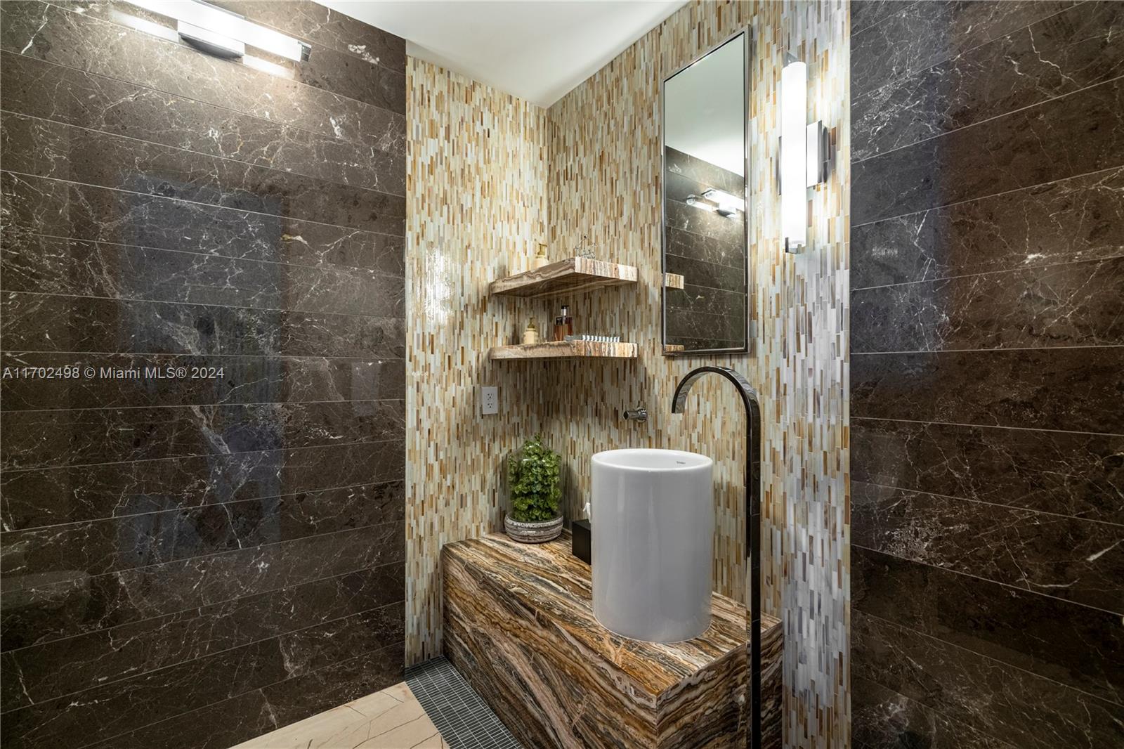 Four Seasons Residences - Residential