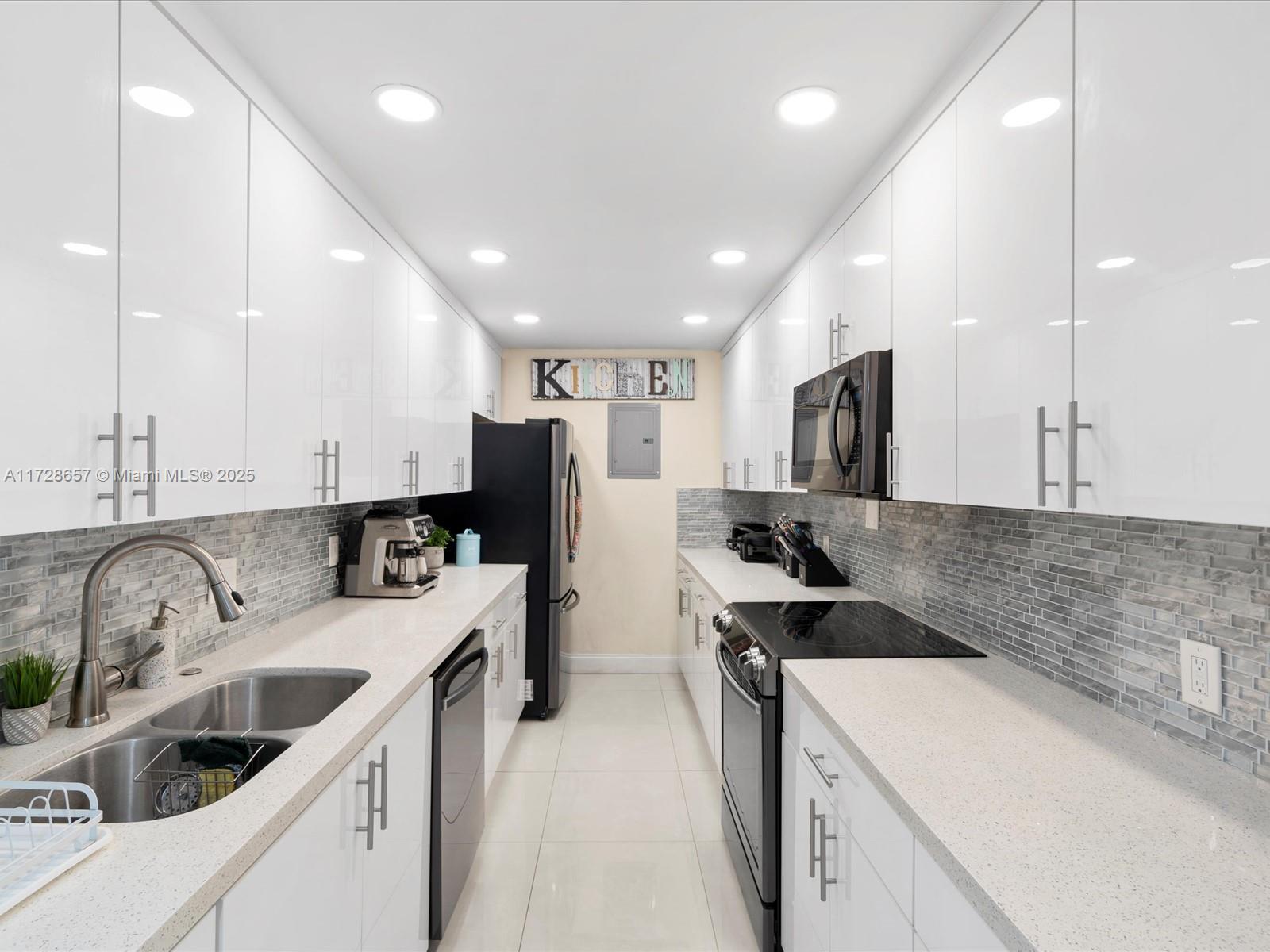 3860 Ne 170th St 211, North Miami Beach, Miami-Dade County, Florida - 1 Bedrooms  
2 Bathrooms - 