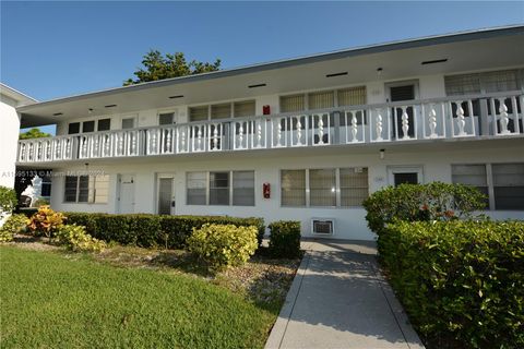 Condominium in West Palm Beach FL 160 Andover G.jpg