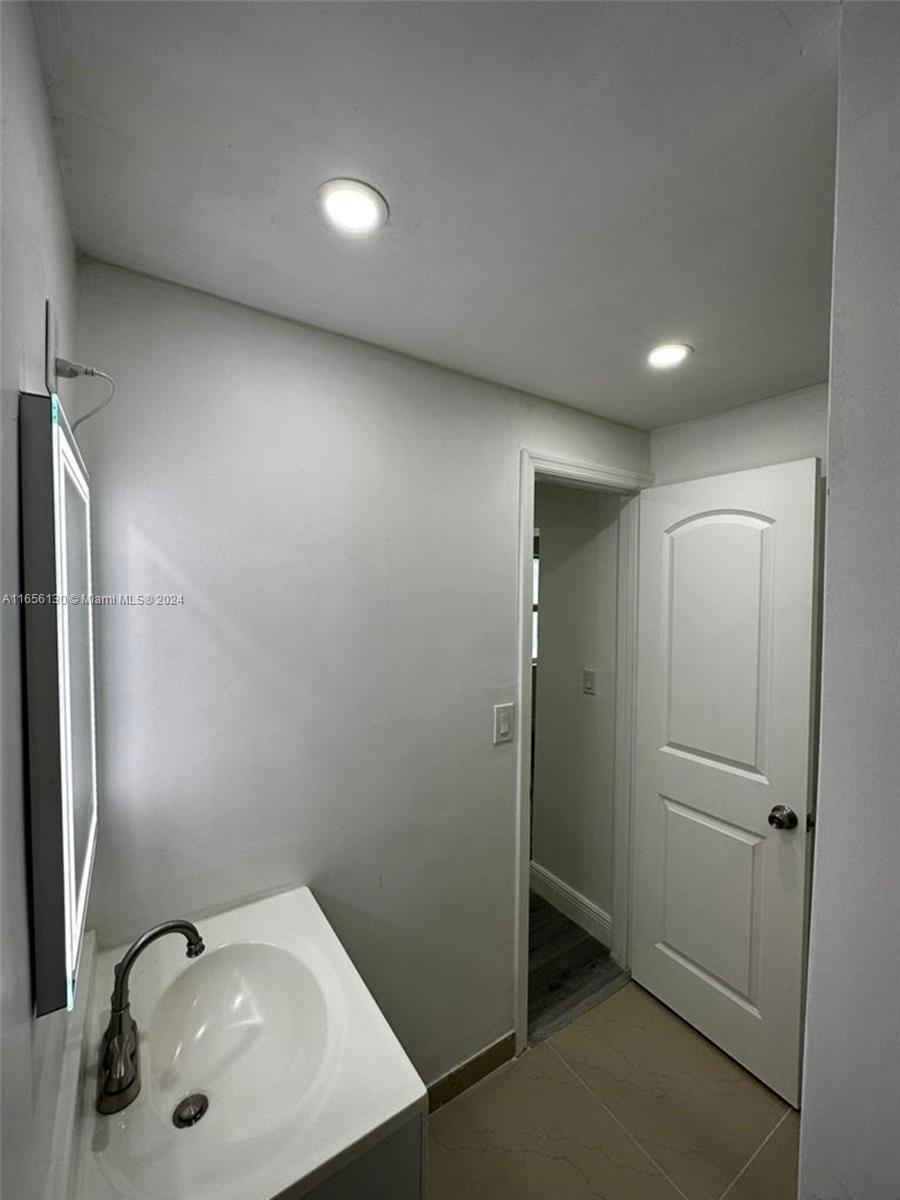 SUN-TAN VILLAGE SEC 3 - Residential Lease