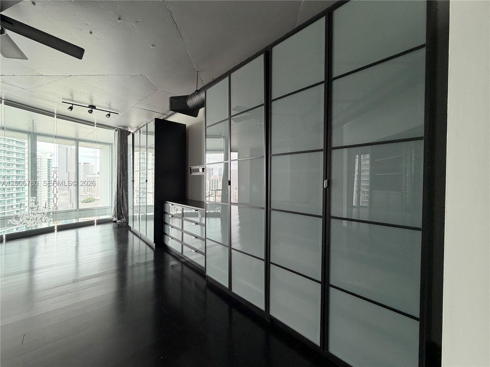 690 SW 1st Ct PHI-01