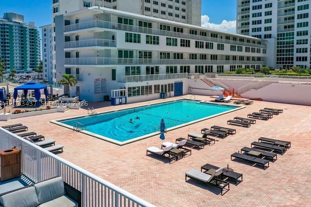 5401 Collins Ave 513